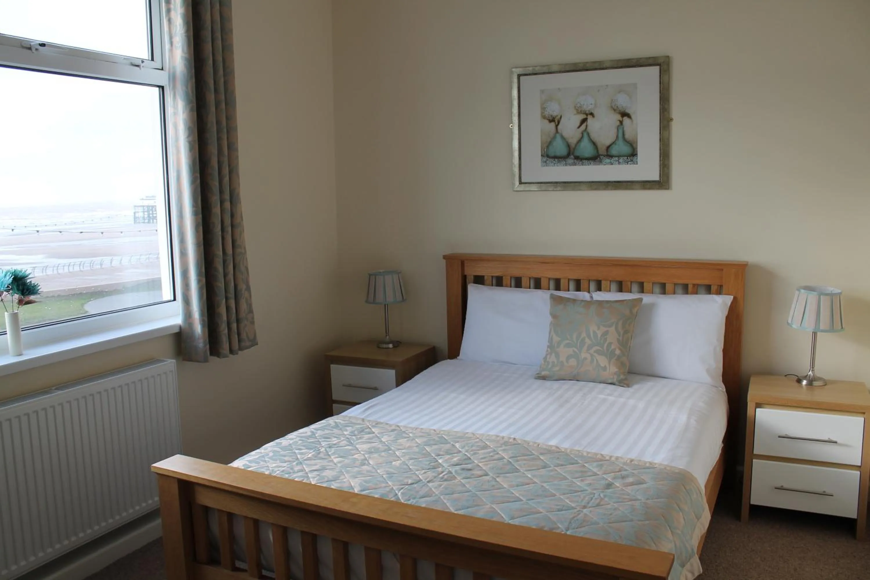 Bedroom, Bed in Craig-y-Don