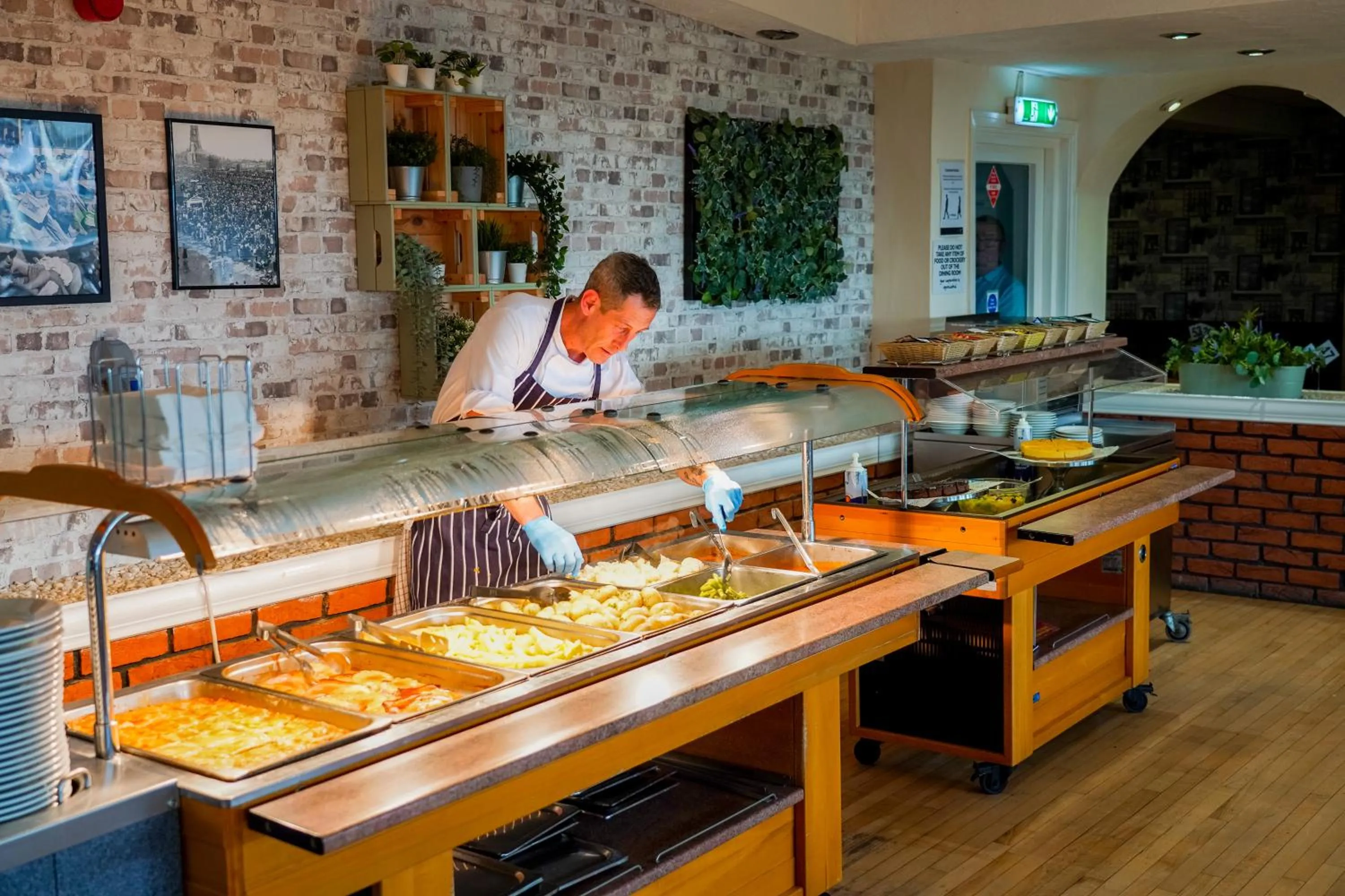 Restaurant/places to eat in Craig-y-Don