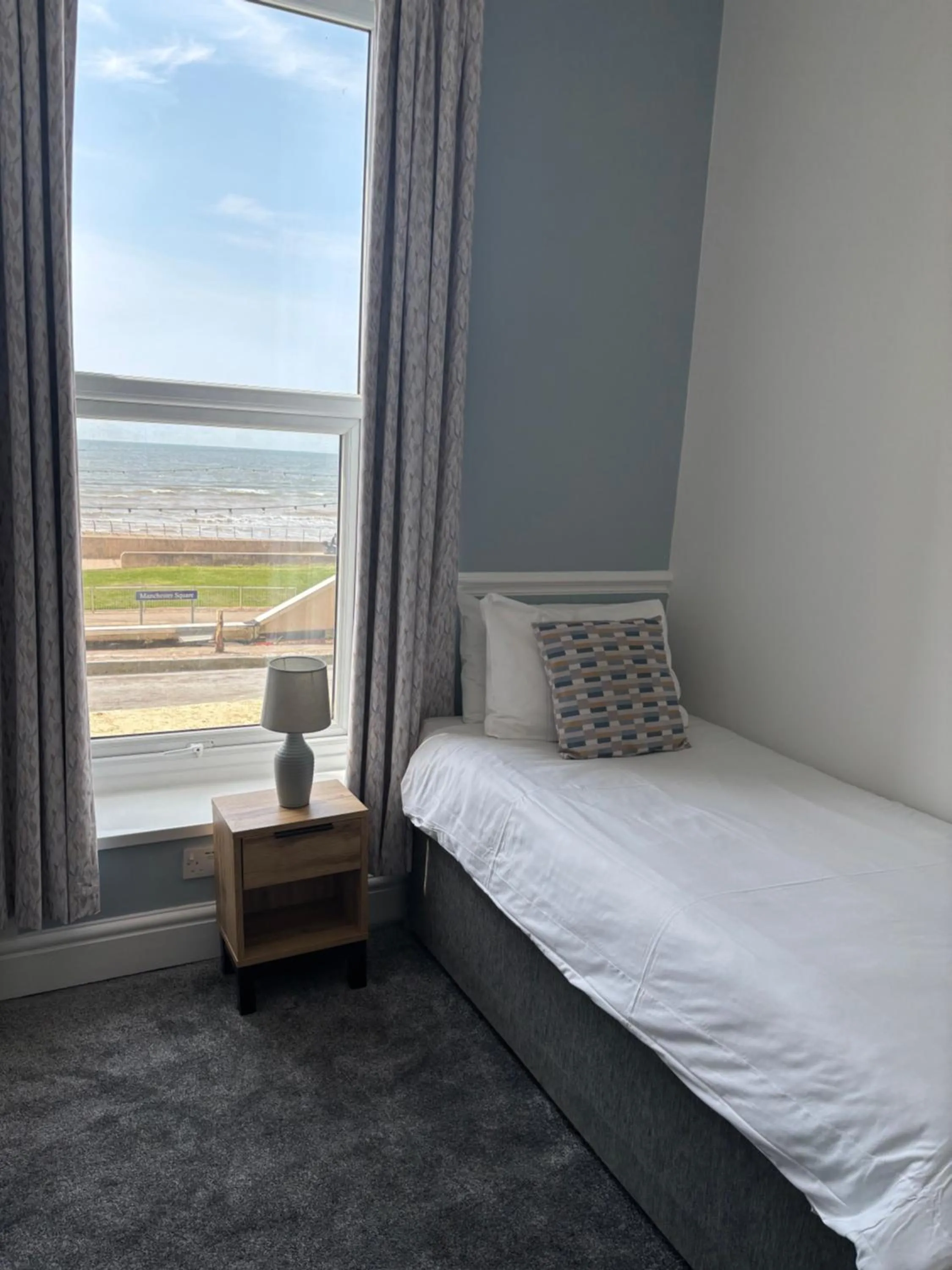 Bedroom, Bed in Craig-y-Don