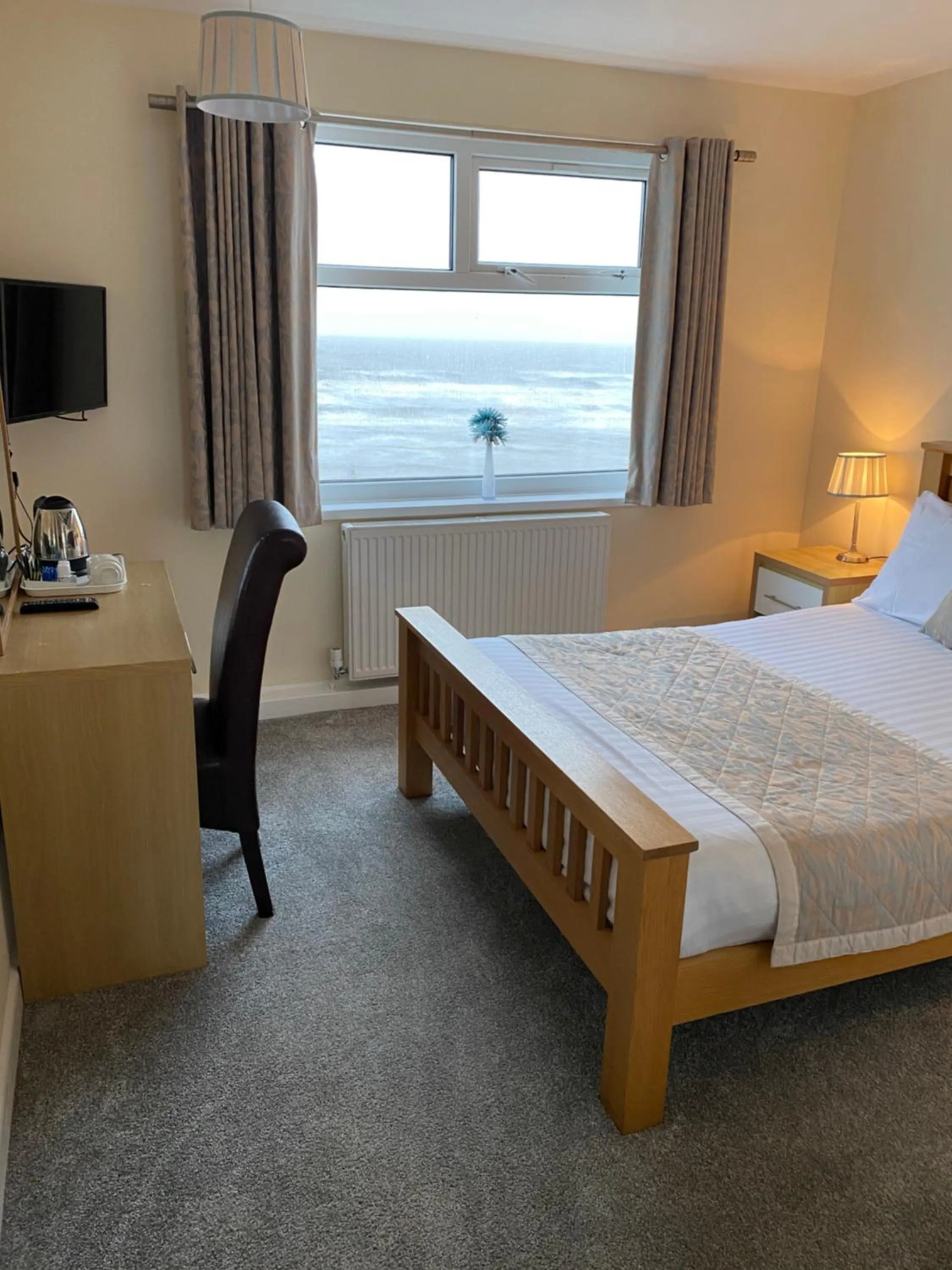 Bedroom, Bed in Craig-y-Don