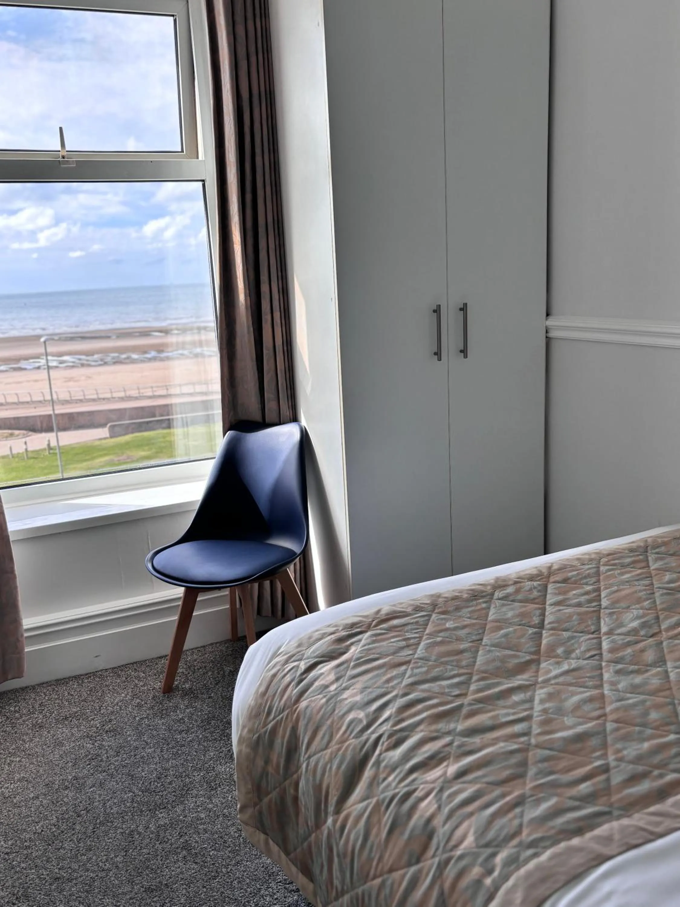 Bedroom, Bed in Craig-y-Don