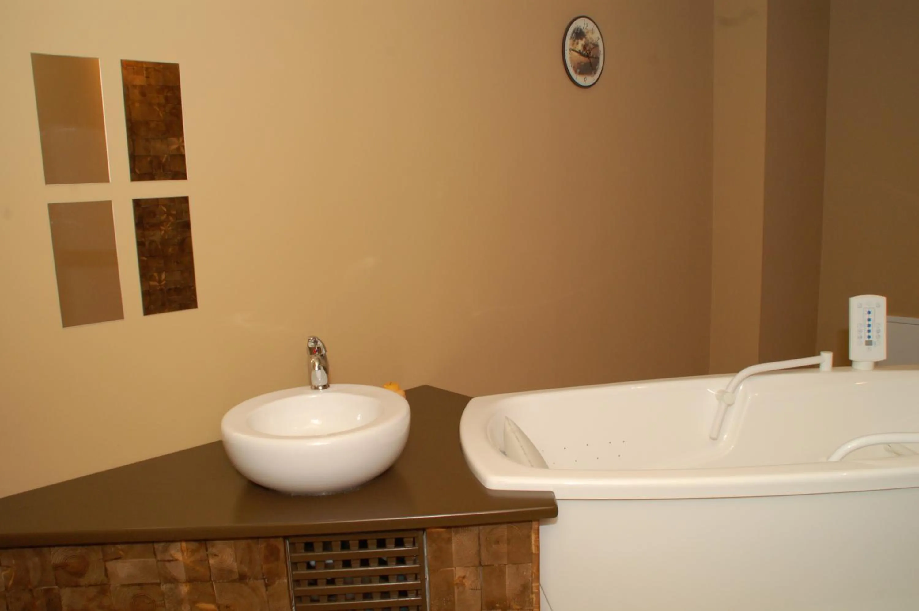 Hot Tub in Hotel 2D Resort and Spa