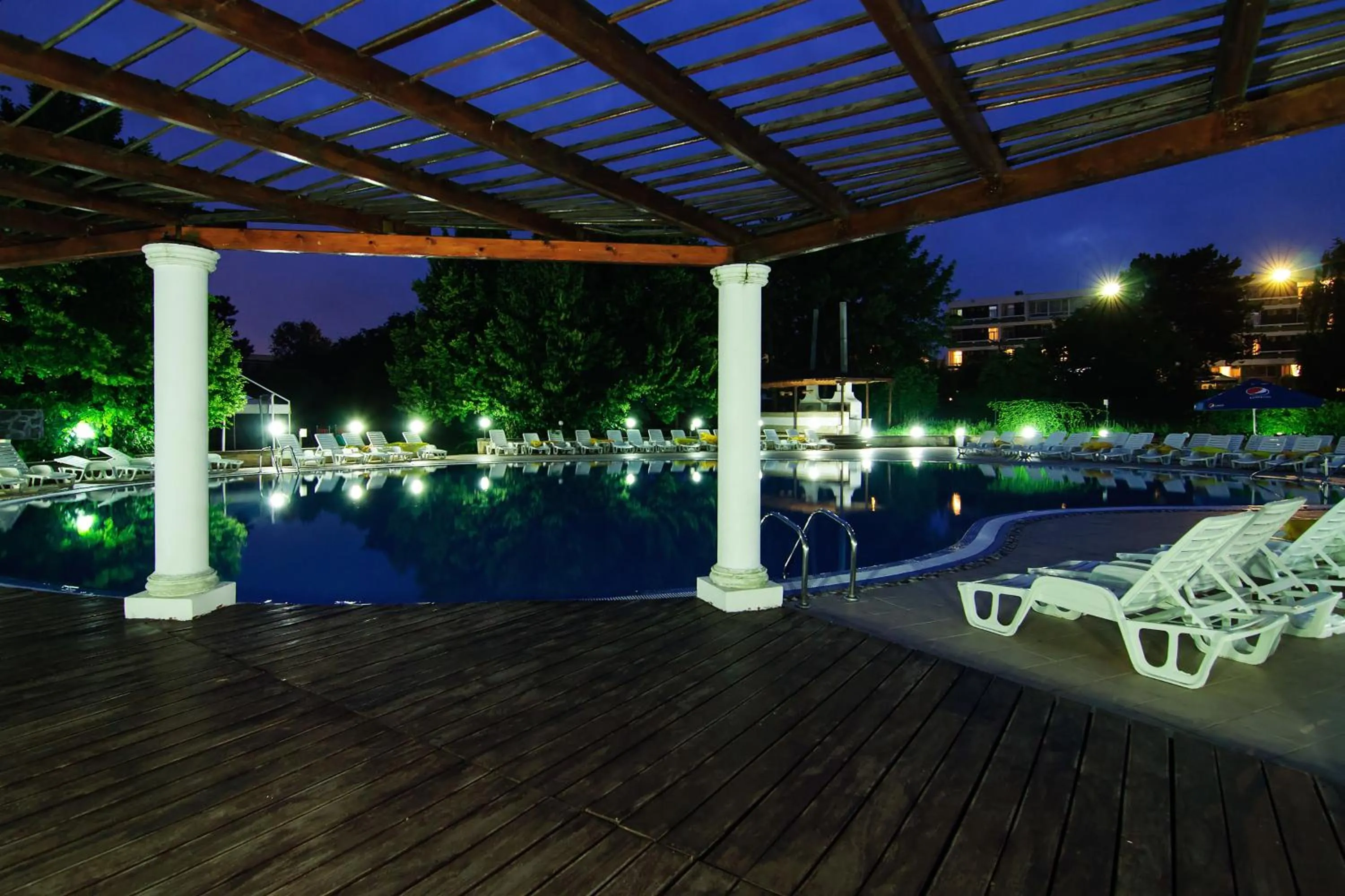 Swimming pool in Hotel 2D Resort and Spa