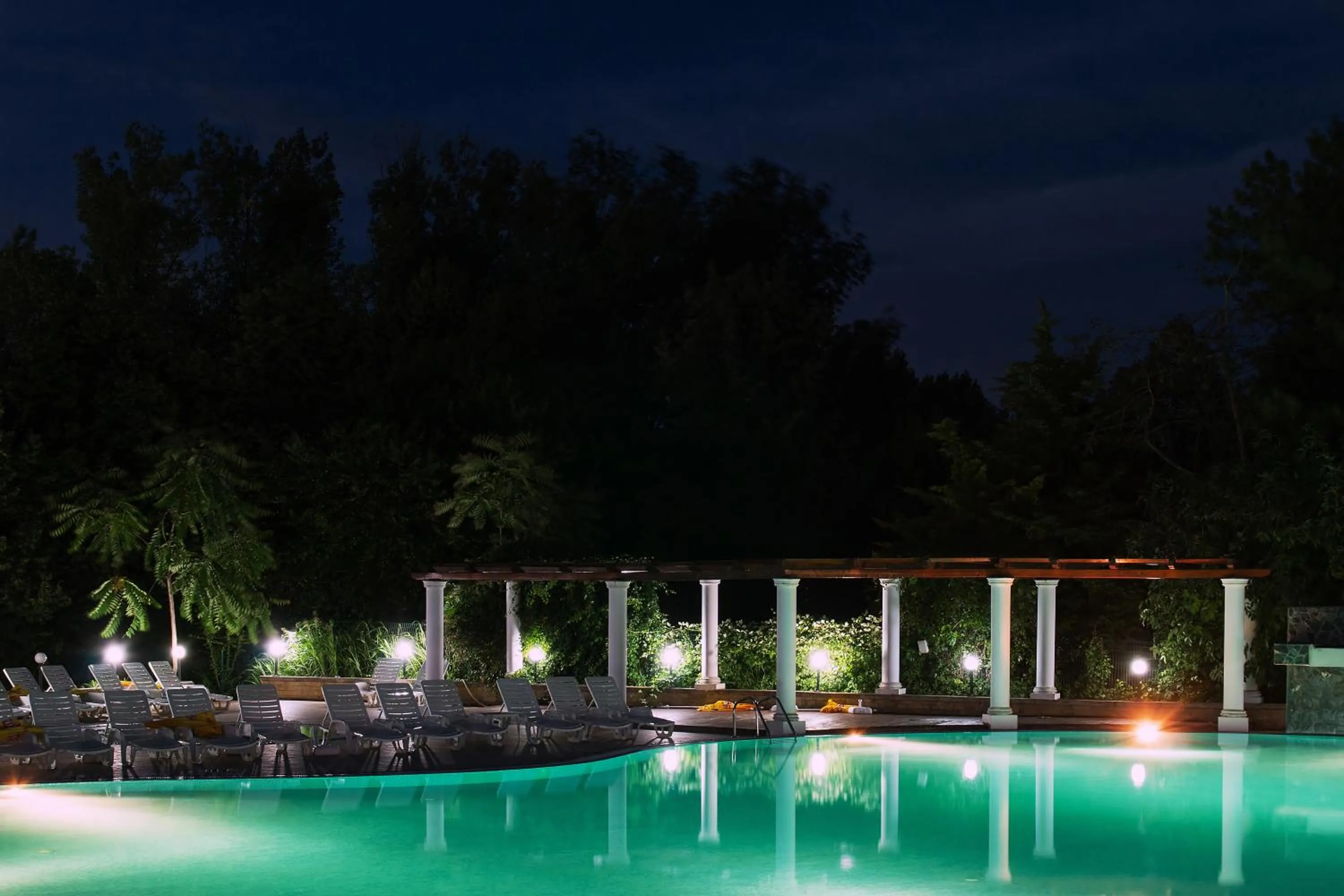 Swimming pool in Hotel 2D Resort and Spa