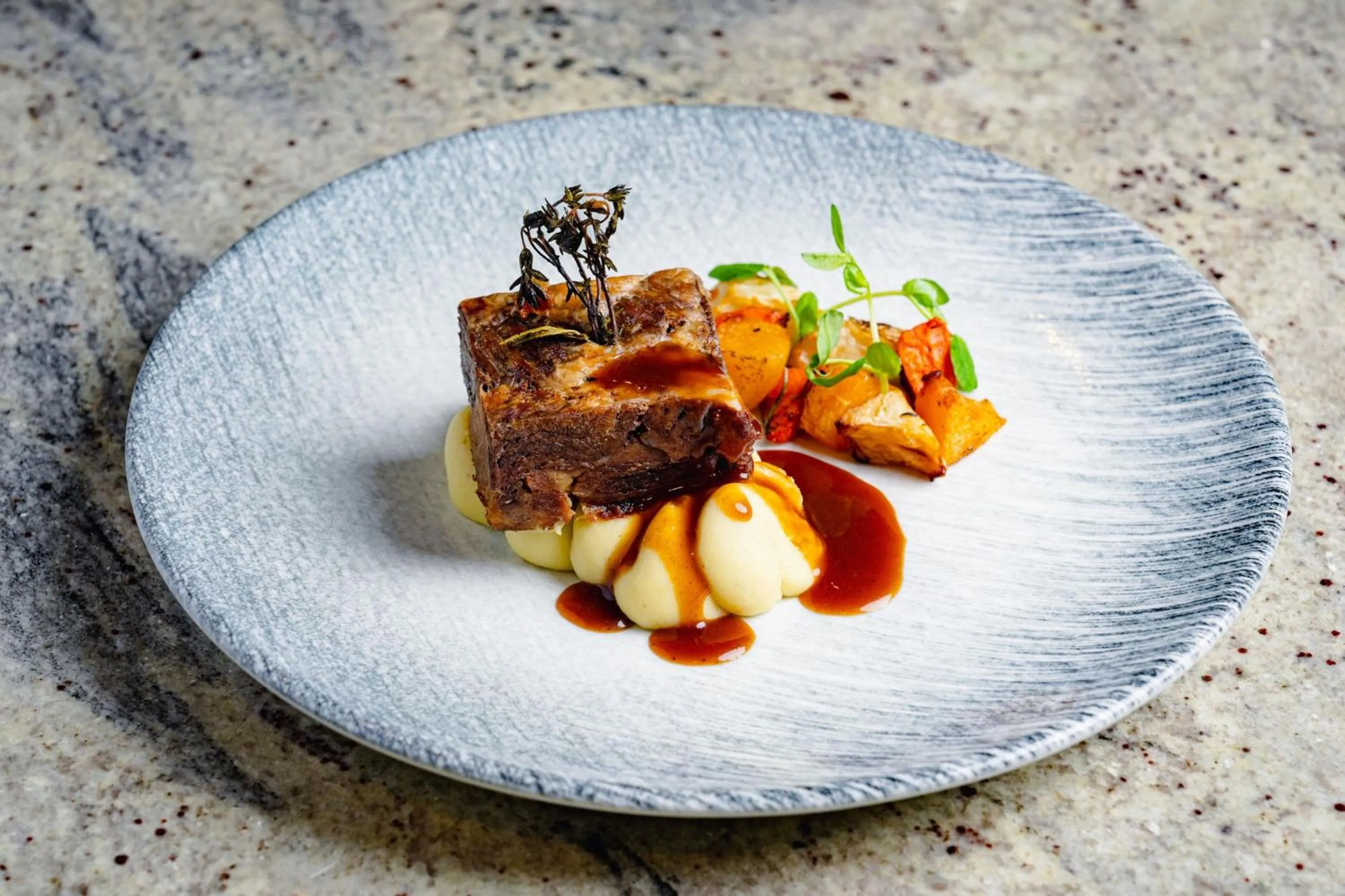 Lounge or bar in Sheraton Skyline Hotel London Heathrow