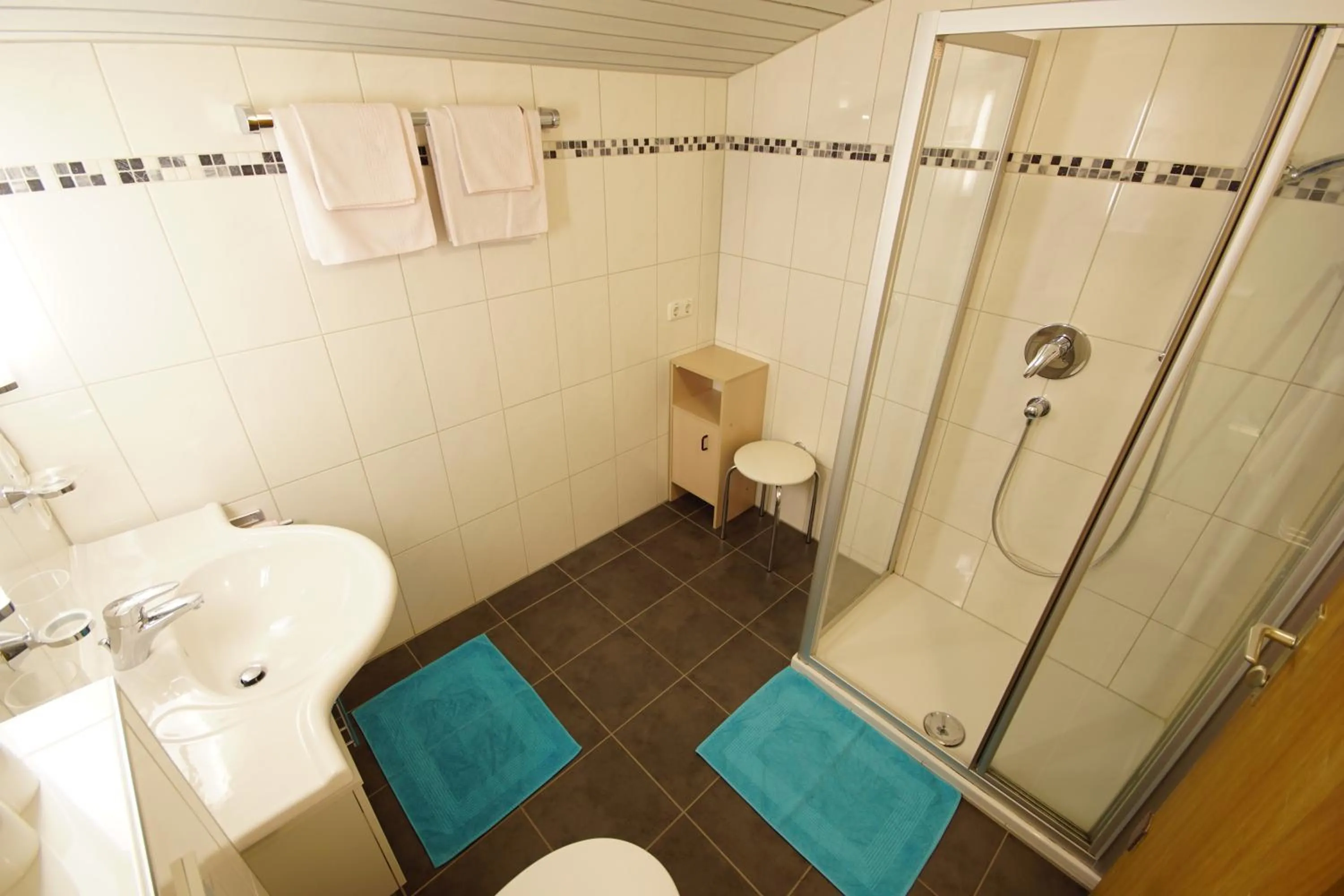 Shower in Ferienhaus Mott