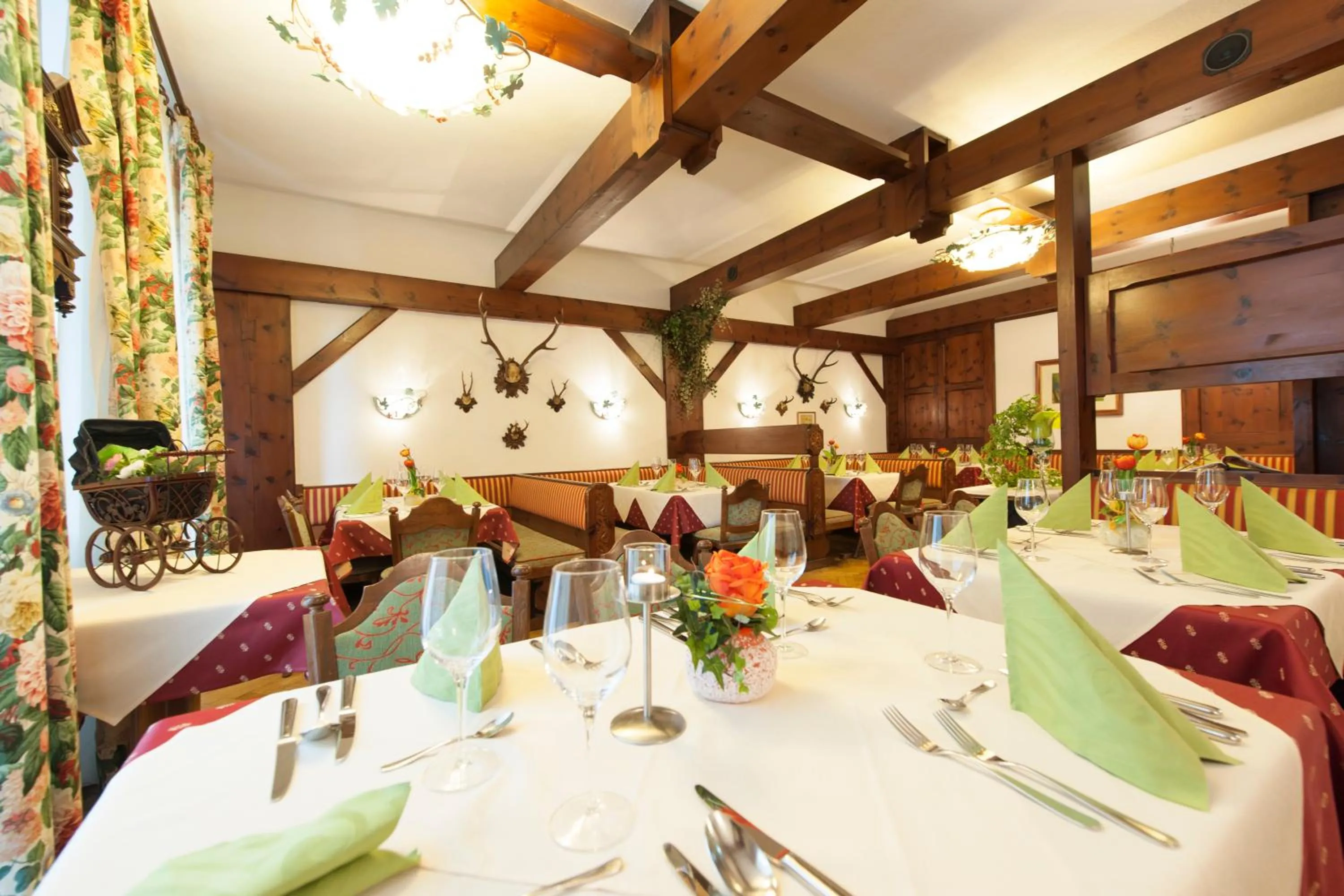 Restaurant/places to eat in Hotel Neue Post