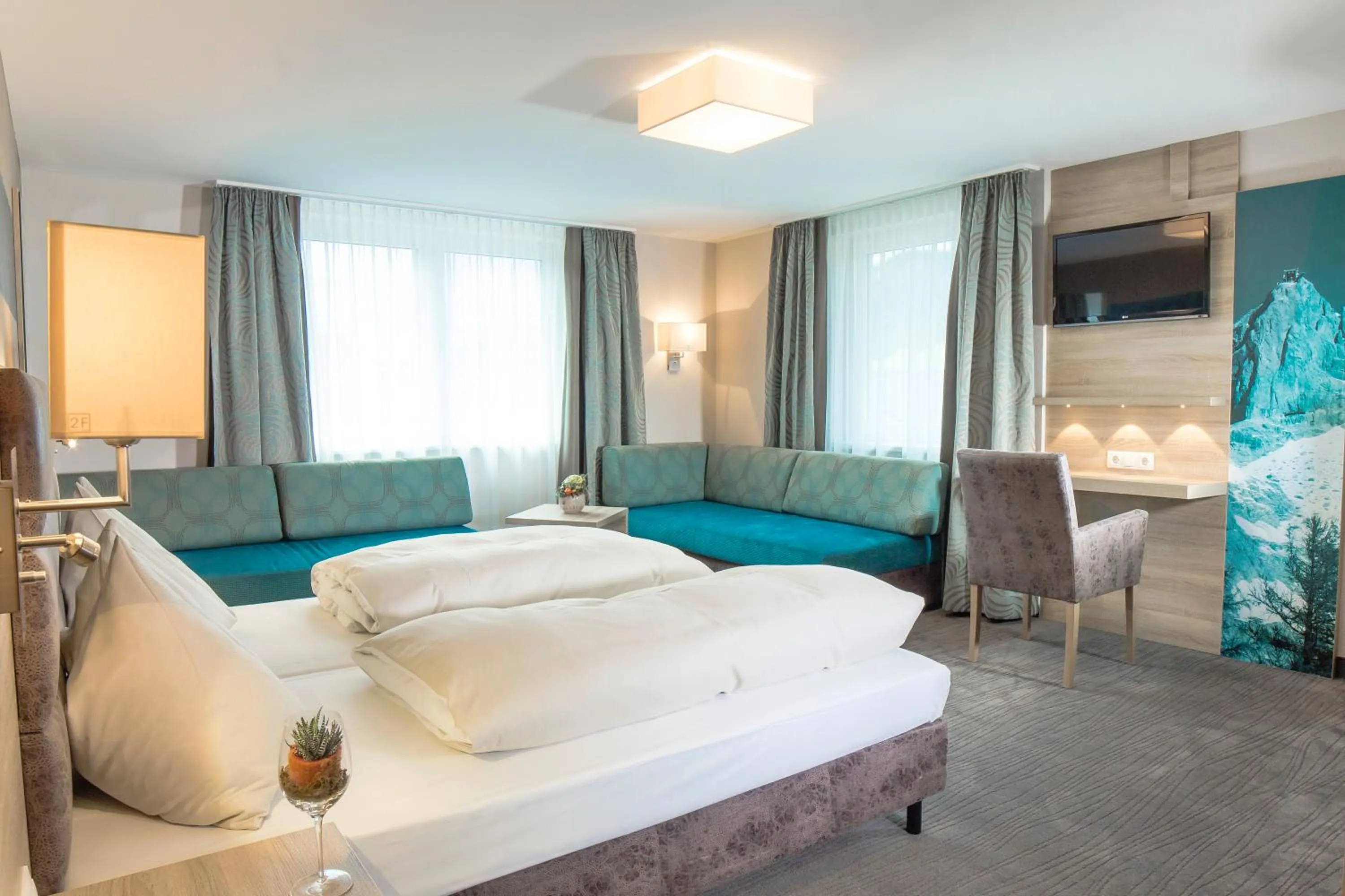 Bed in Hotel Neue Post