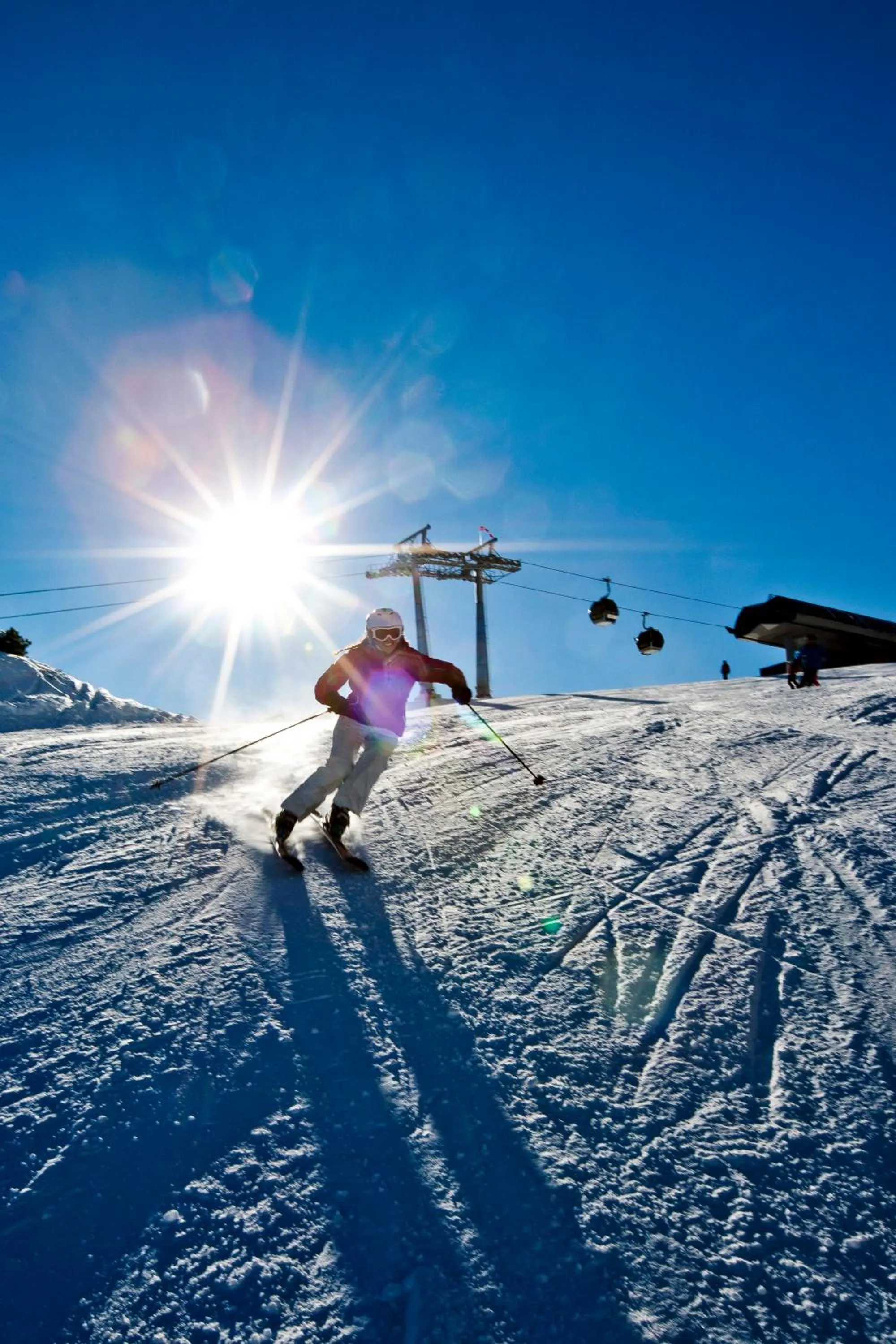 Skiing in Hotel Neue Post