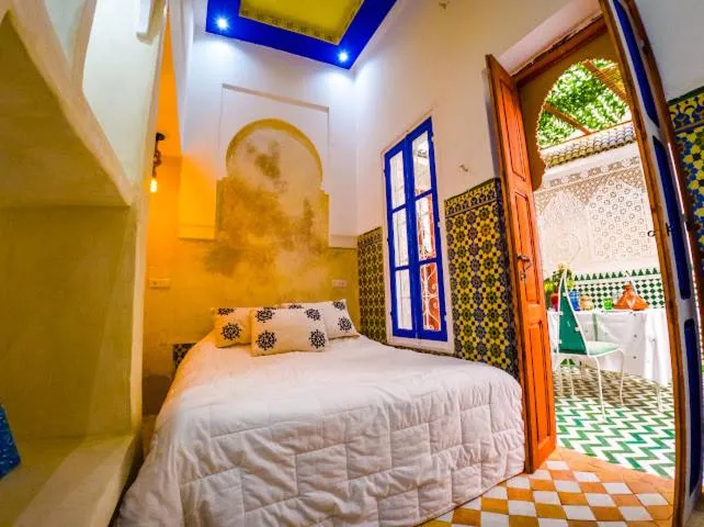 Bed in Dar Sarsar Artistic Music