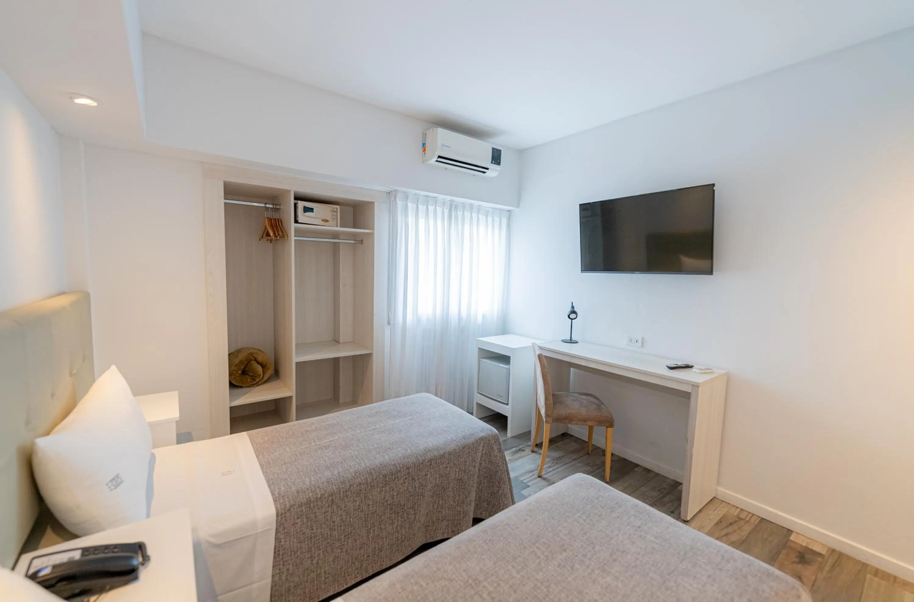 Bedroom, Bed in Sennac Hotel