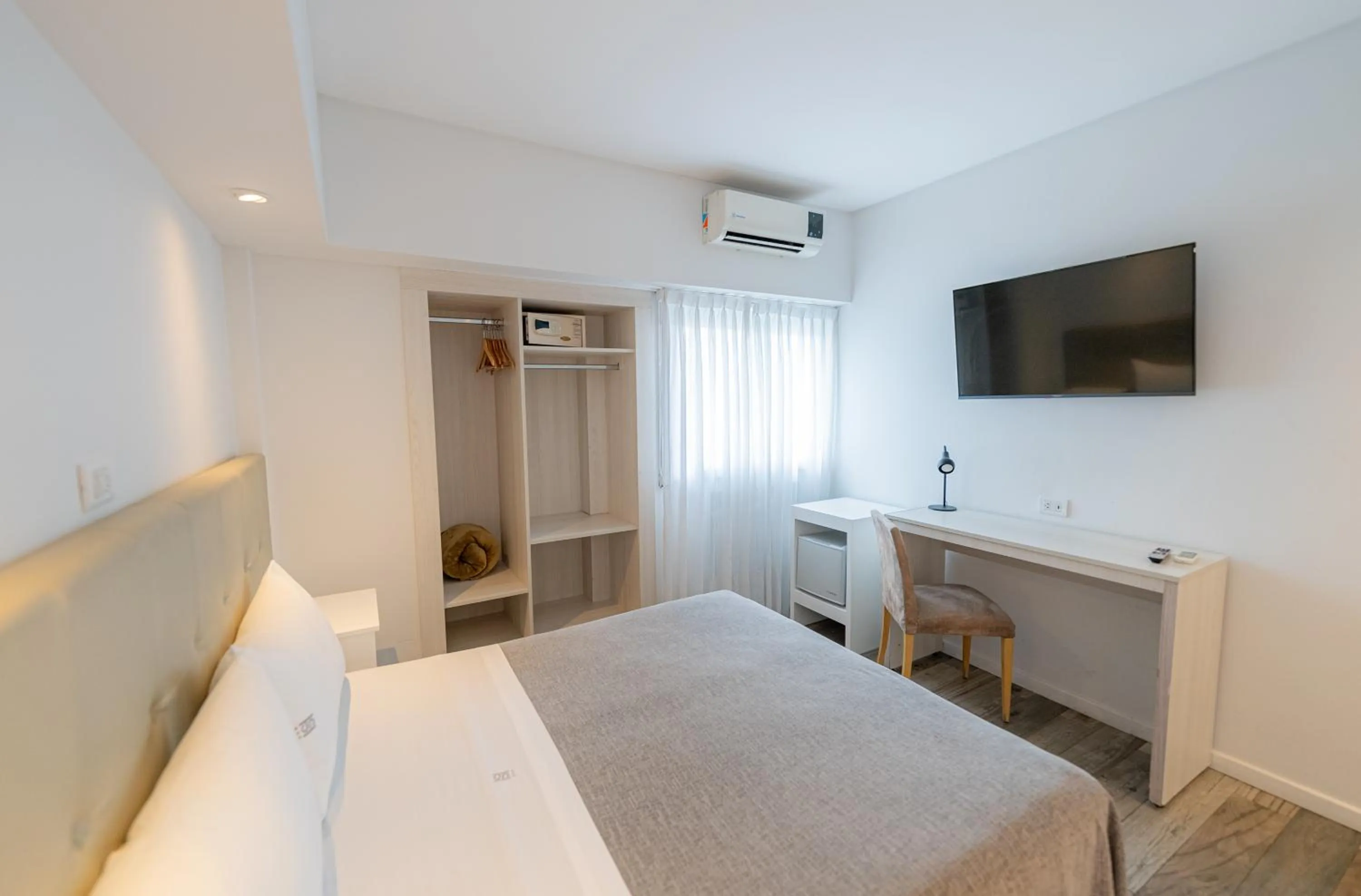 Bedroom, Bed in Sennac Hotel