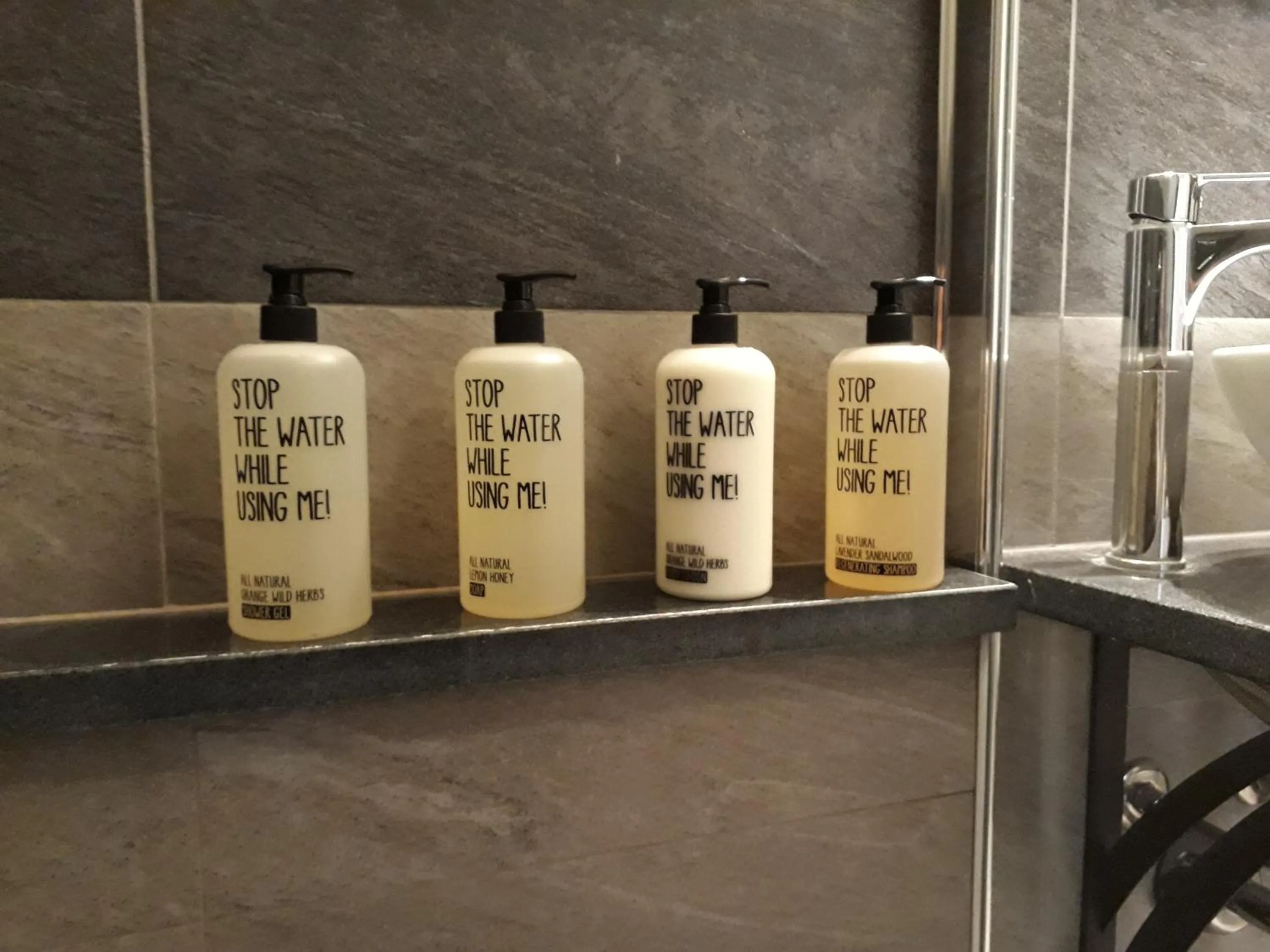 Bathroom in Affittacamere Delfo