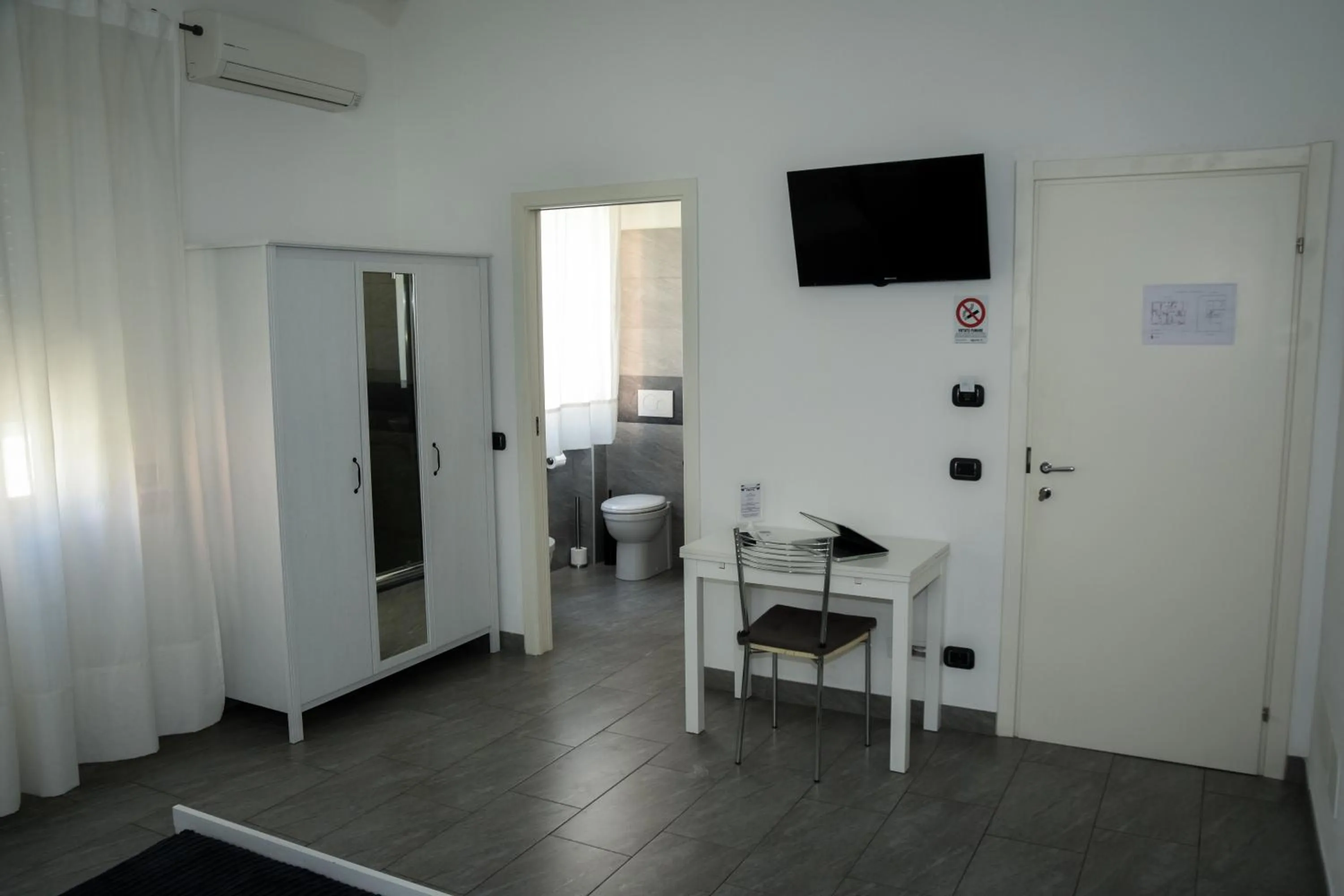 Photo of the whole room in Affittacamere Delfo