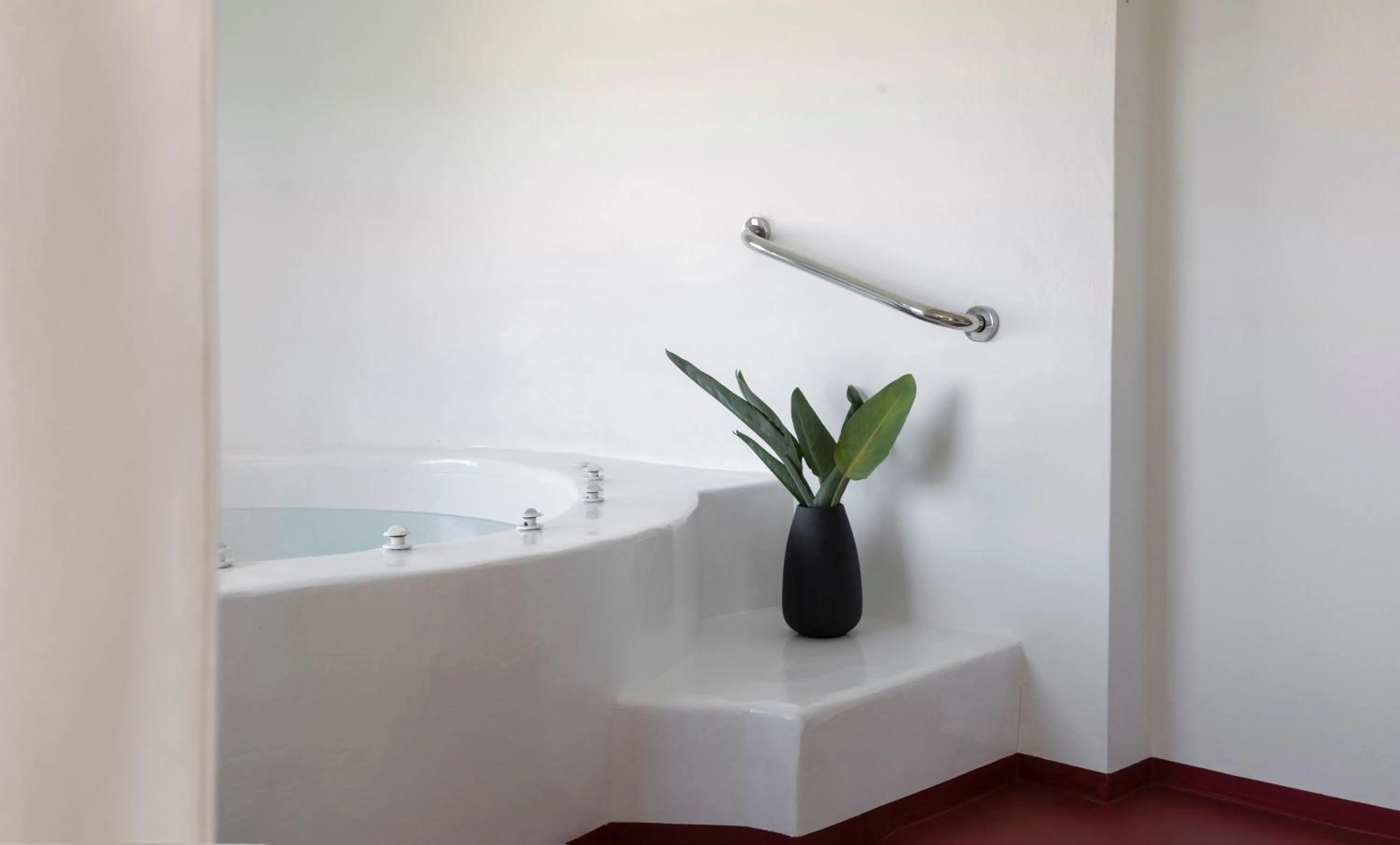 Hot Tub in Neema Maison Finikia Santorini