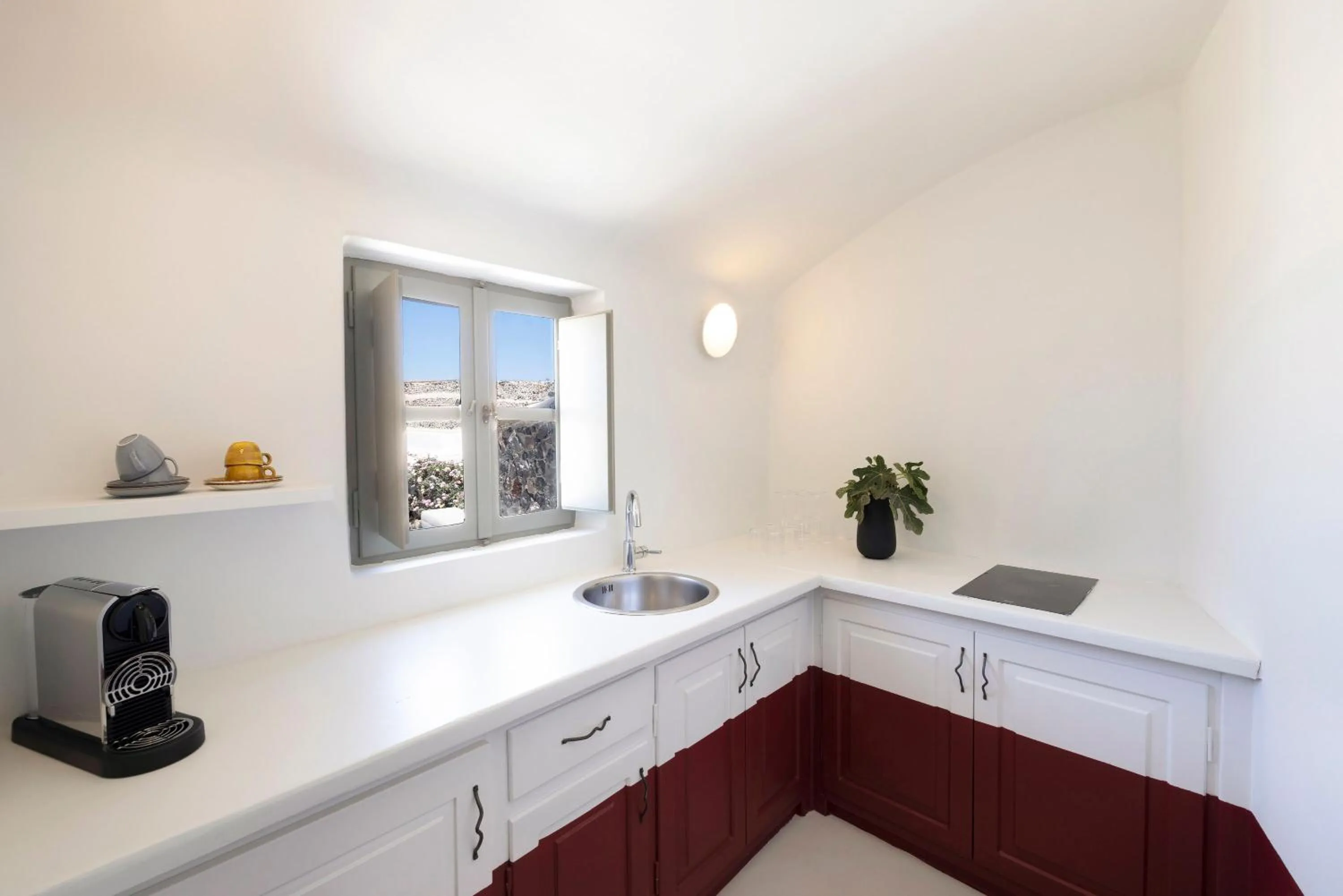 Kitchen or kitchenette in Neema Maison Finikia Santorini