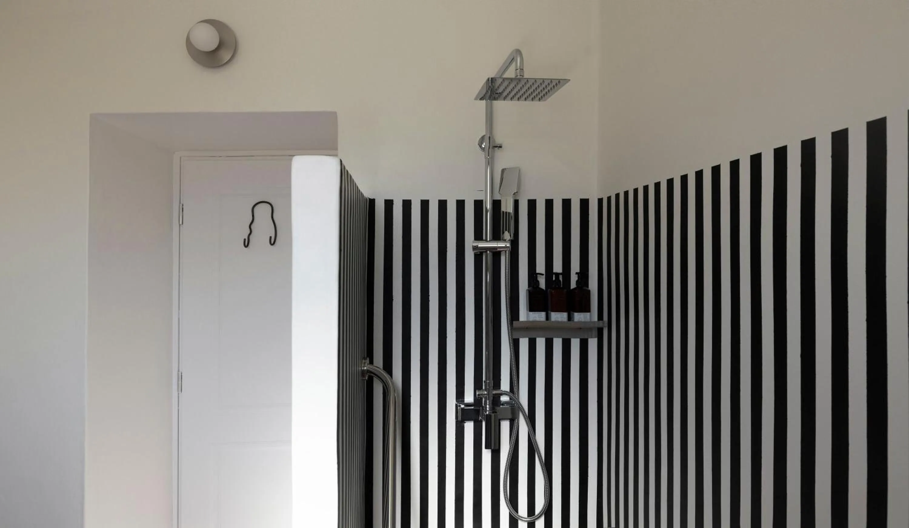 Shower in Neema Maison Finikia Santorini