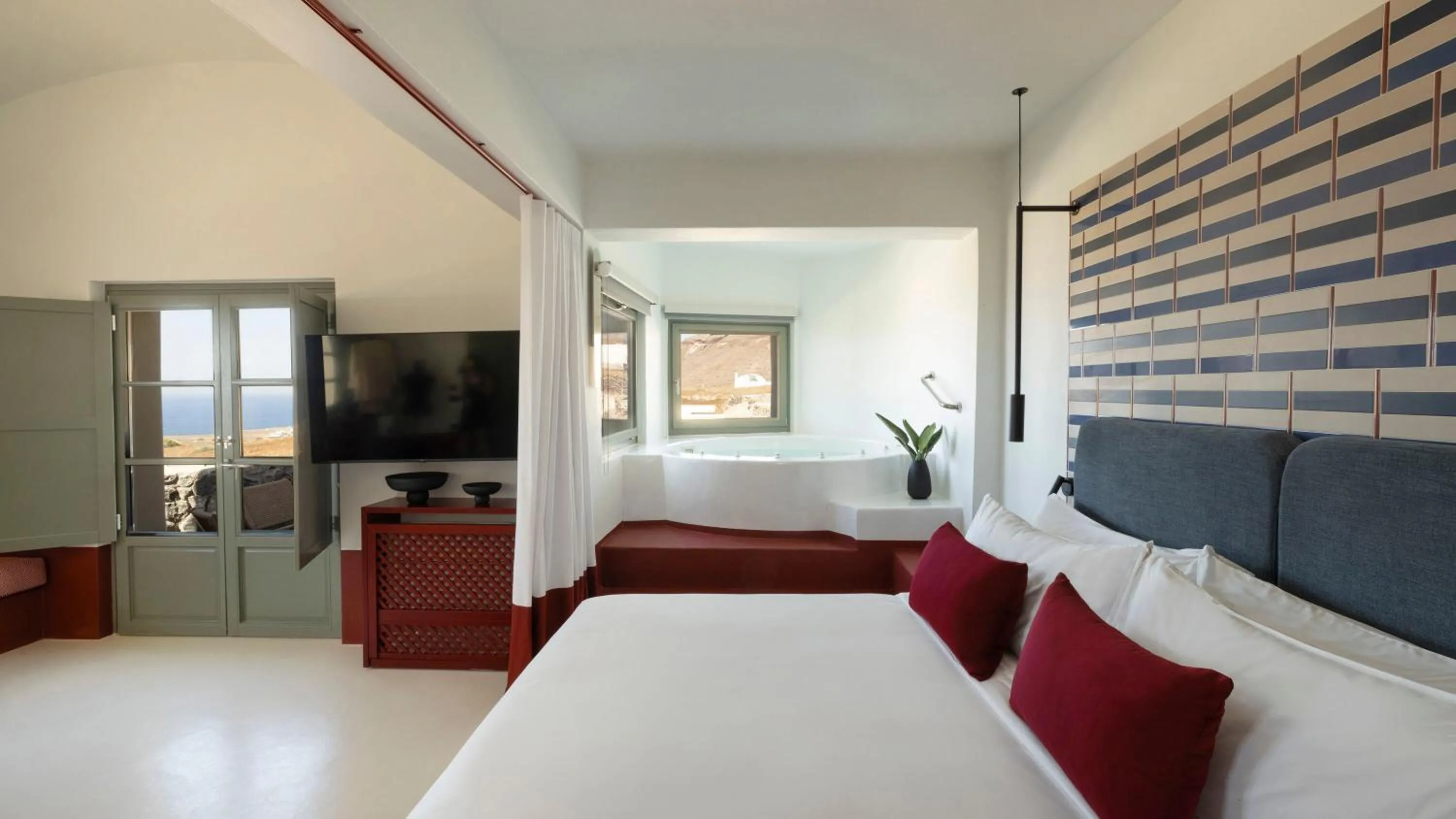 Photo of the whole room, Bed in Neema Maison Finikia Santorini