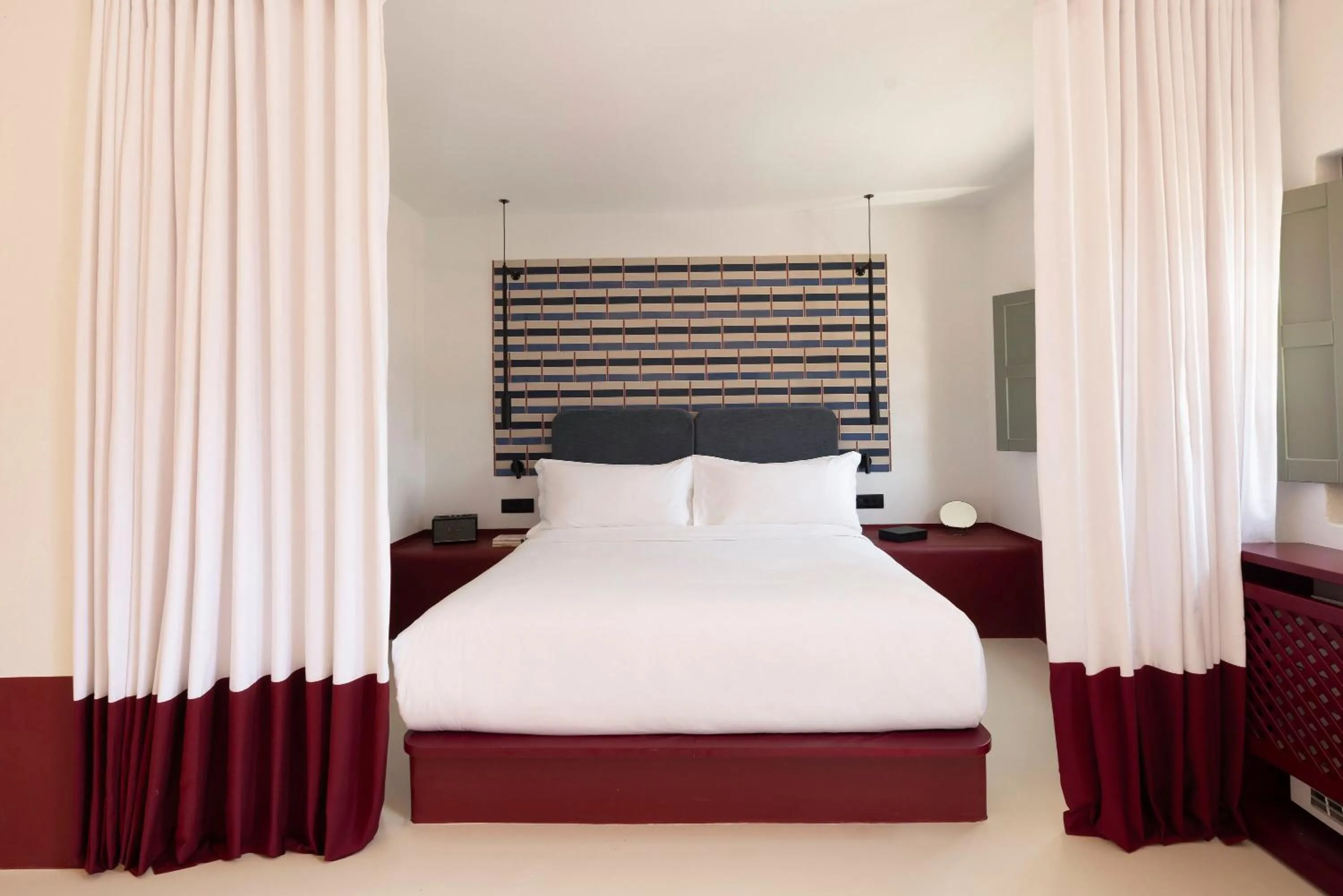 Bed in Neema Maison Finikia Santorini