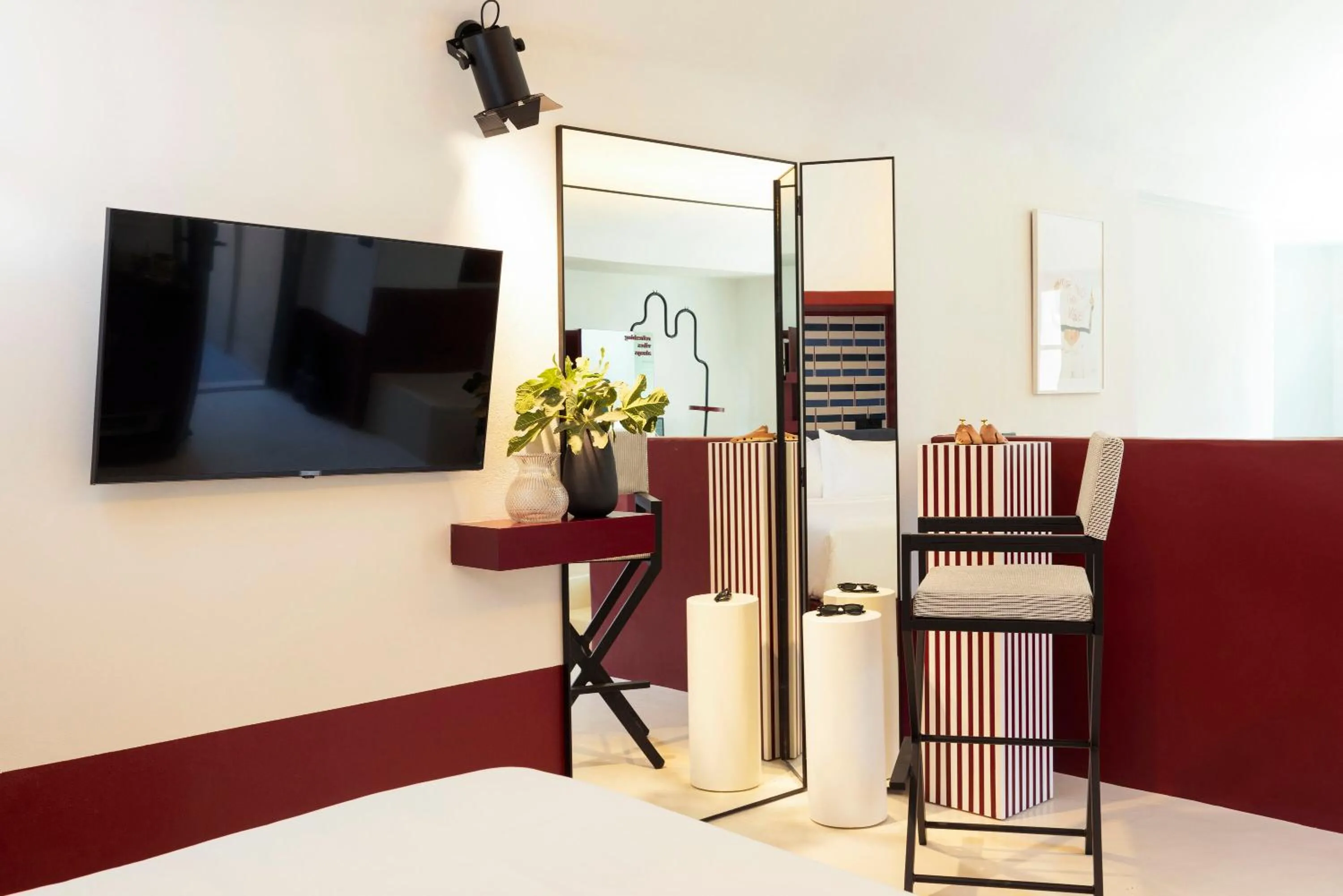 TV and multimedia in Neema Maison Finikia Santorini