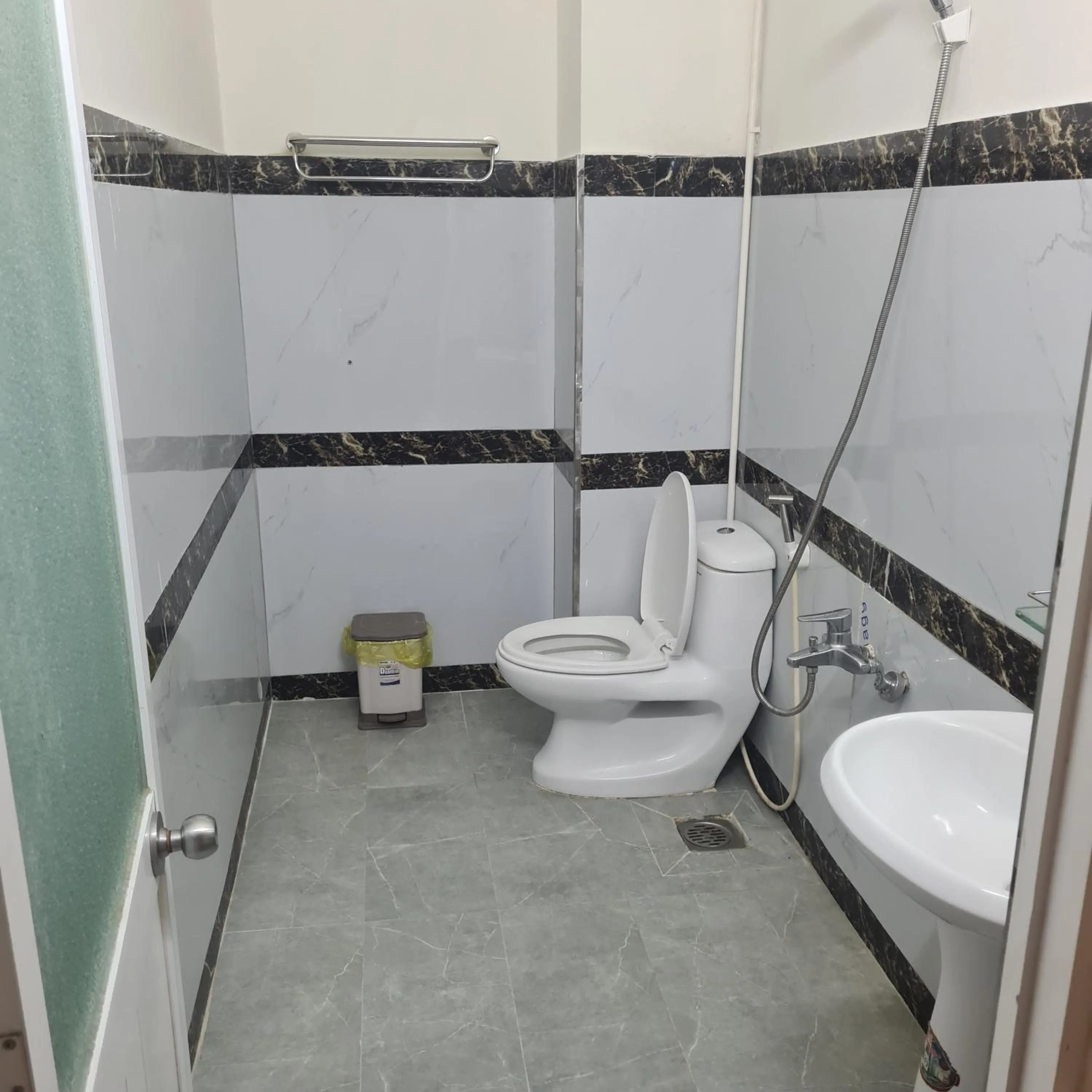 Toilet in HONG CUC Hotel
