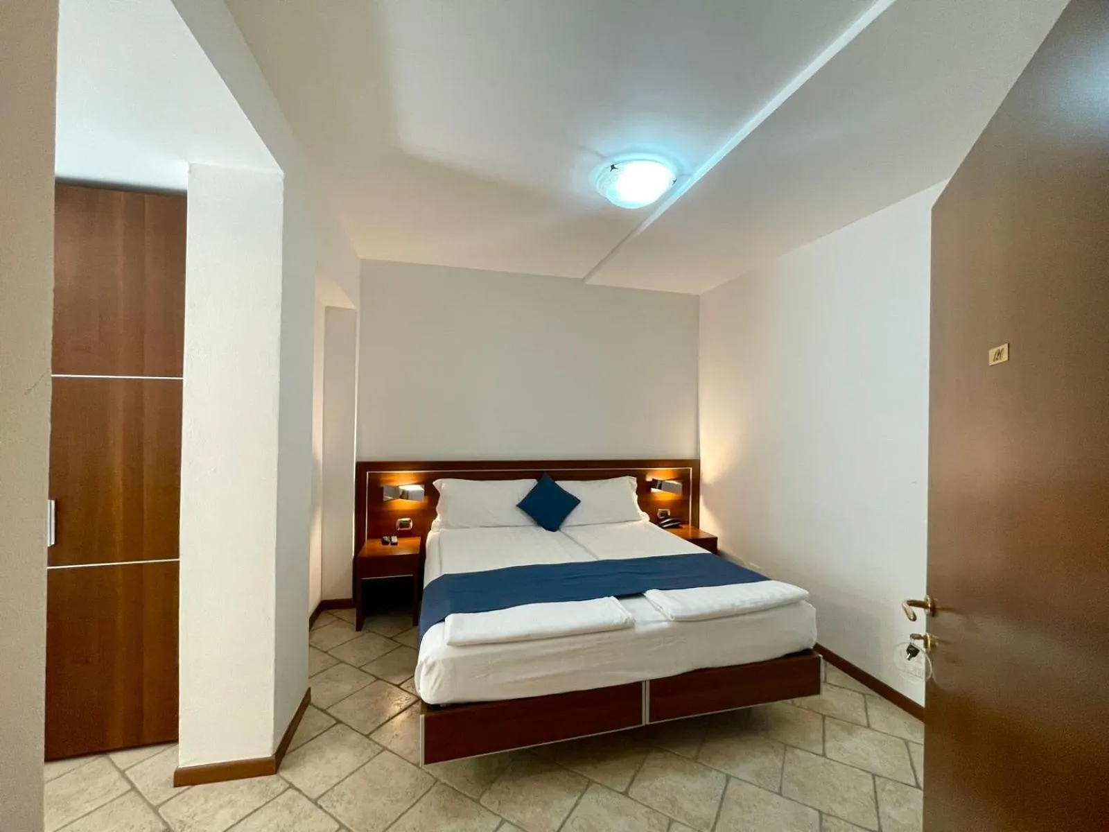 Bedroom, Bed in Hotel Grotto Bagat