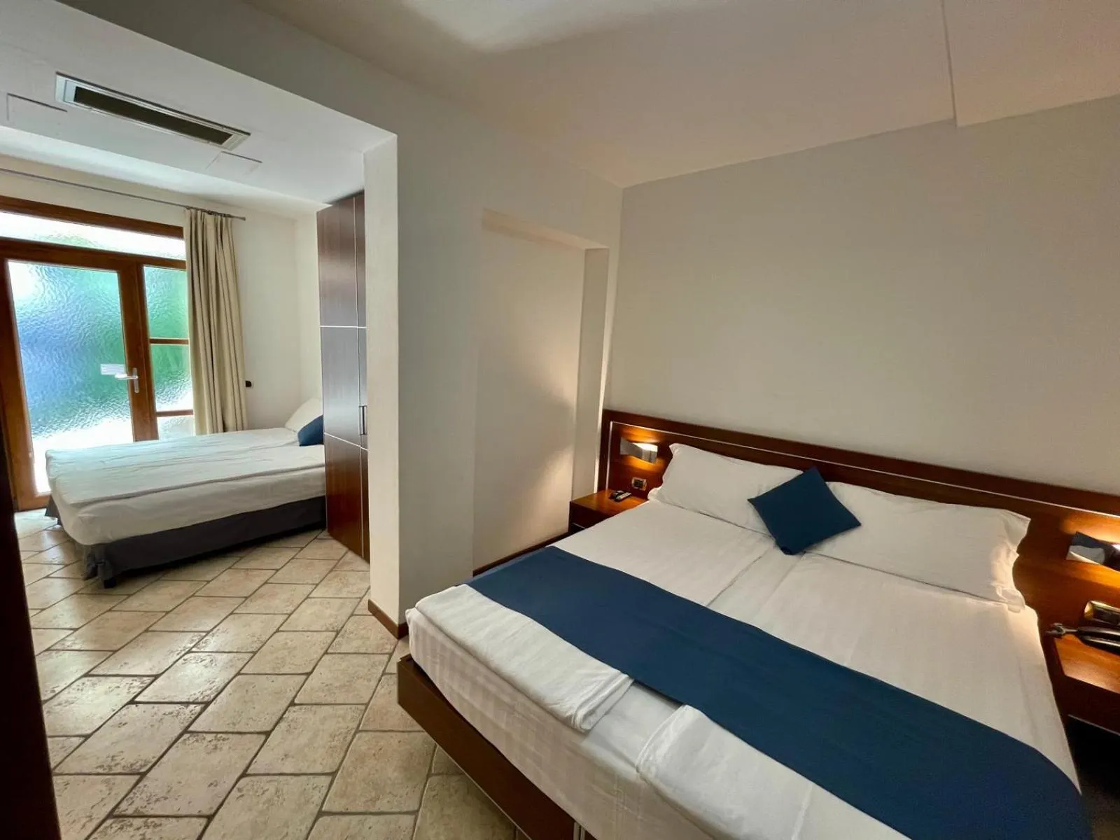 Bedroom, Bed in Hotel Grotto Bagat