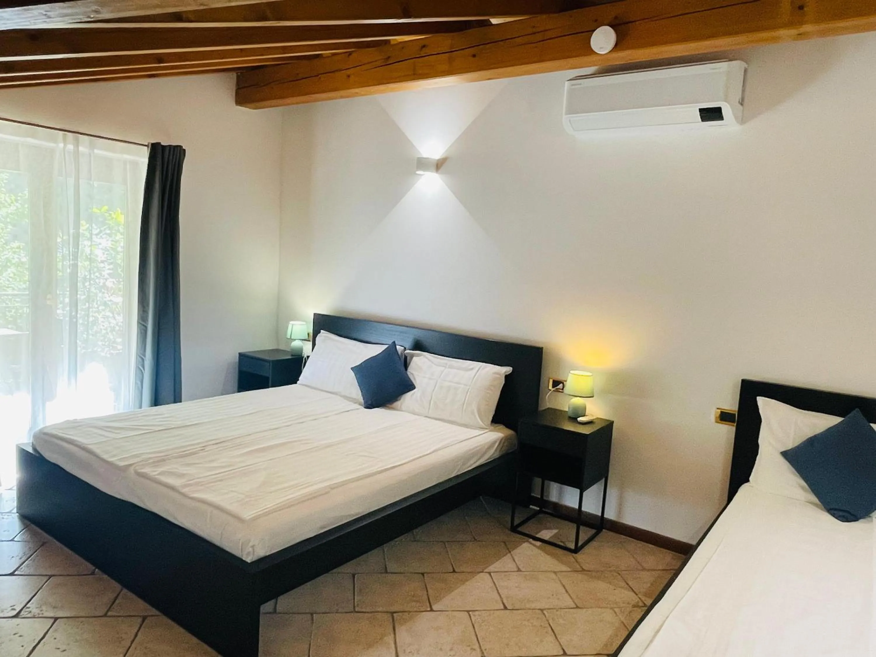 Bedroom, Bed in Hotel Grotto Bagat