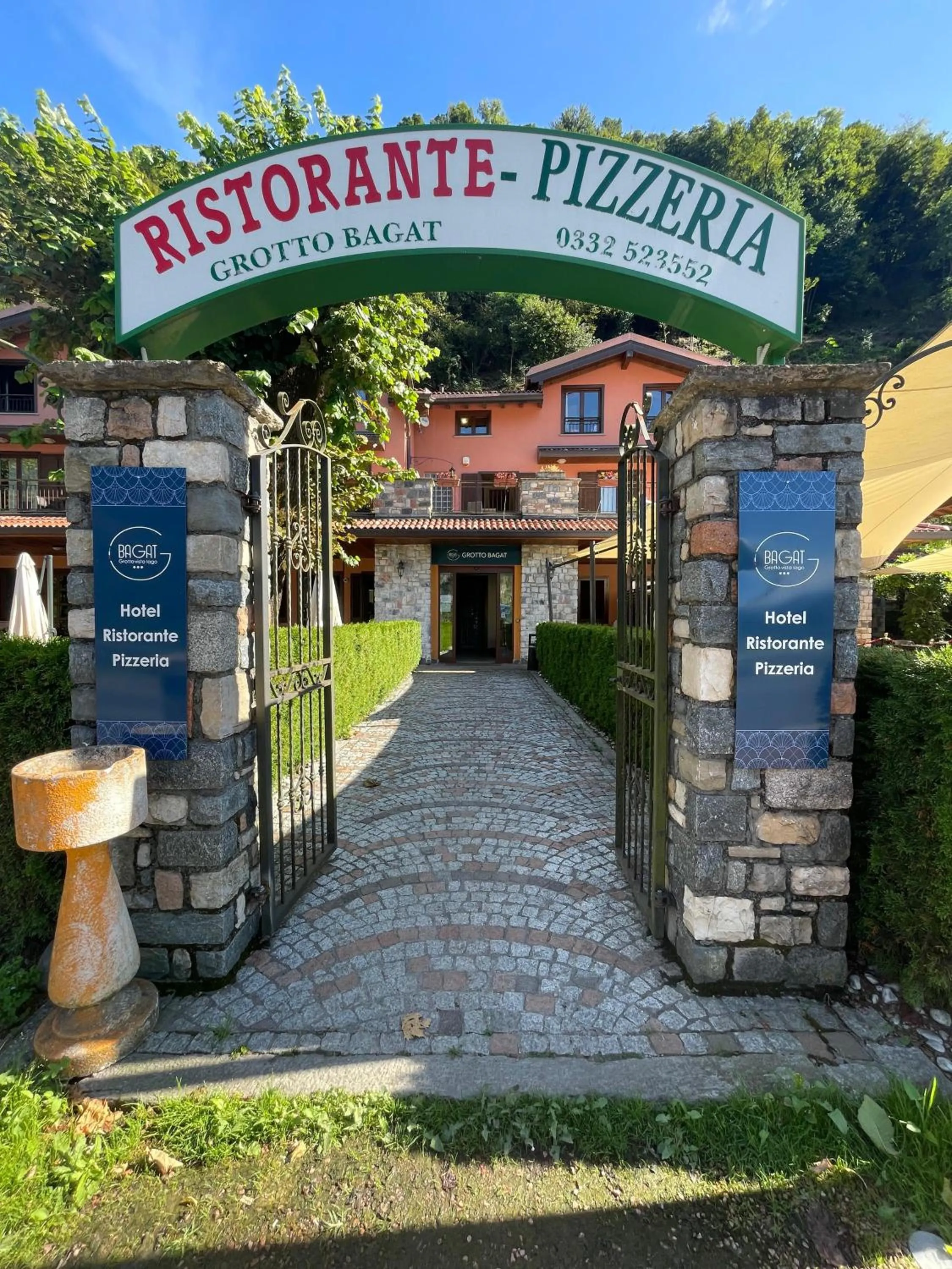 Facade/entrance in Hotel Grotto Bagat