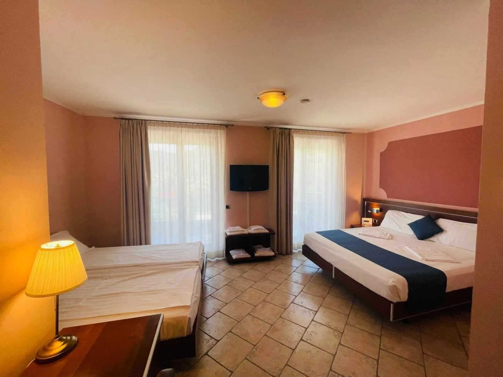 Bedroom, Bed in Hotel Grotto Bagat