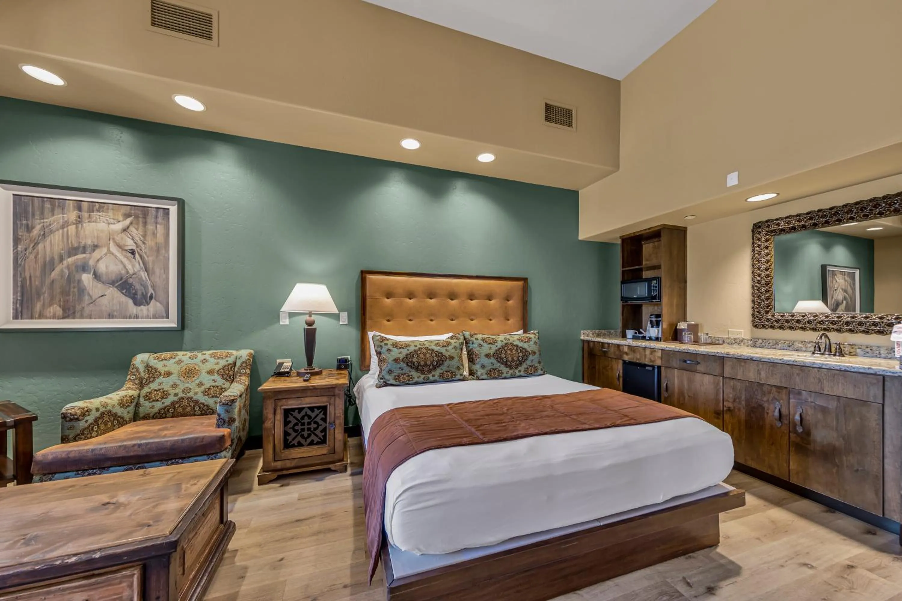 Bed in The Murieta Inn and Spa