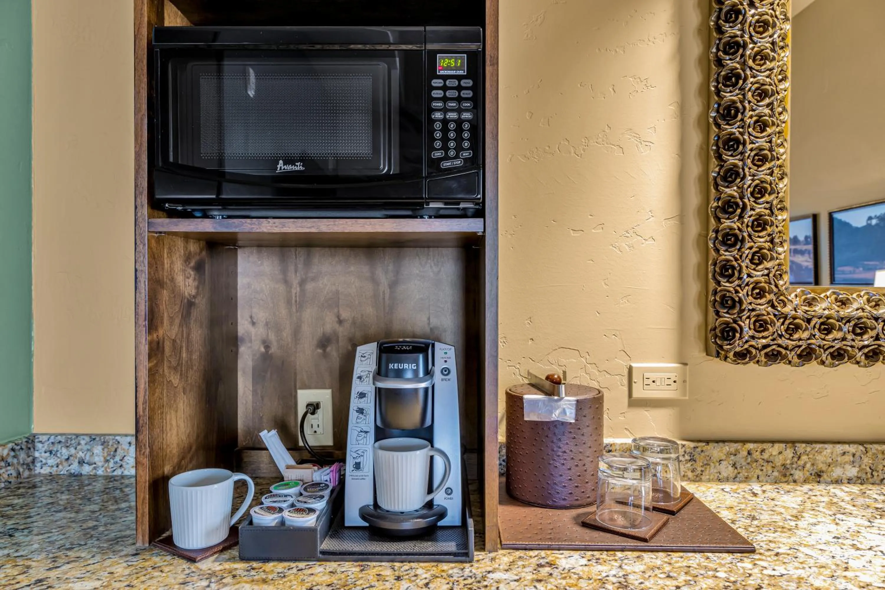 Coffee/tea facilities in The Murieta Inn and Spa