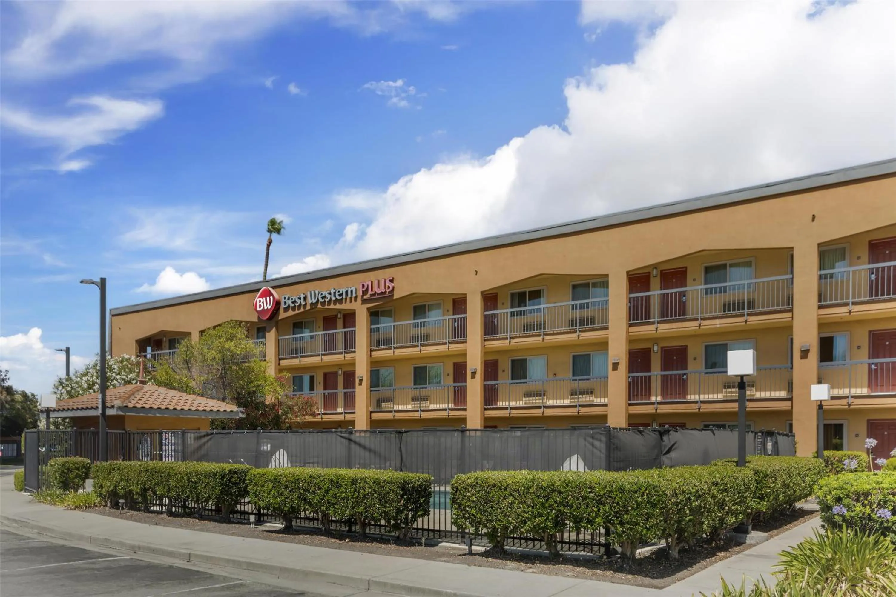 Property building in Best Western Plus Pleasanton Inn