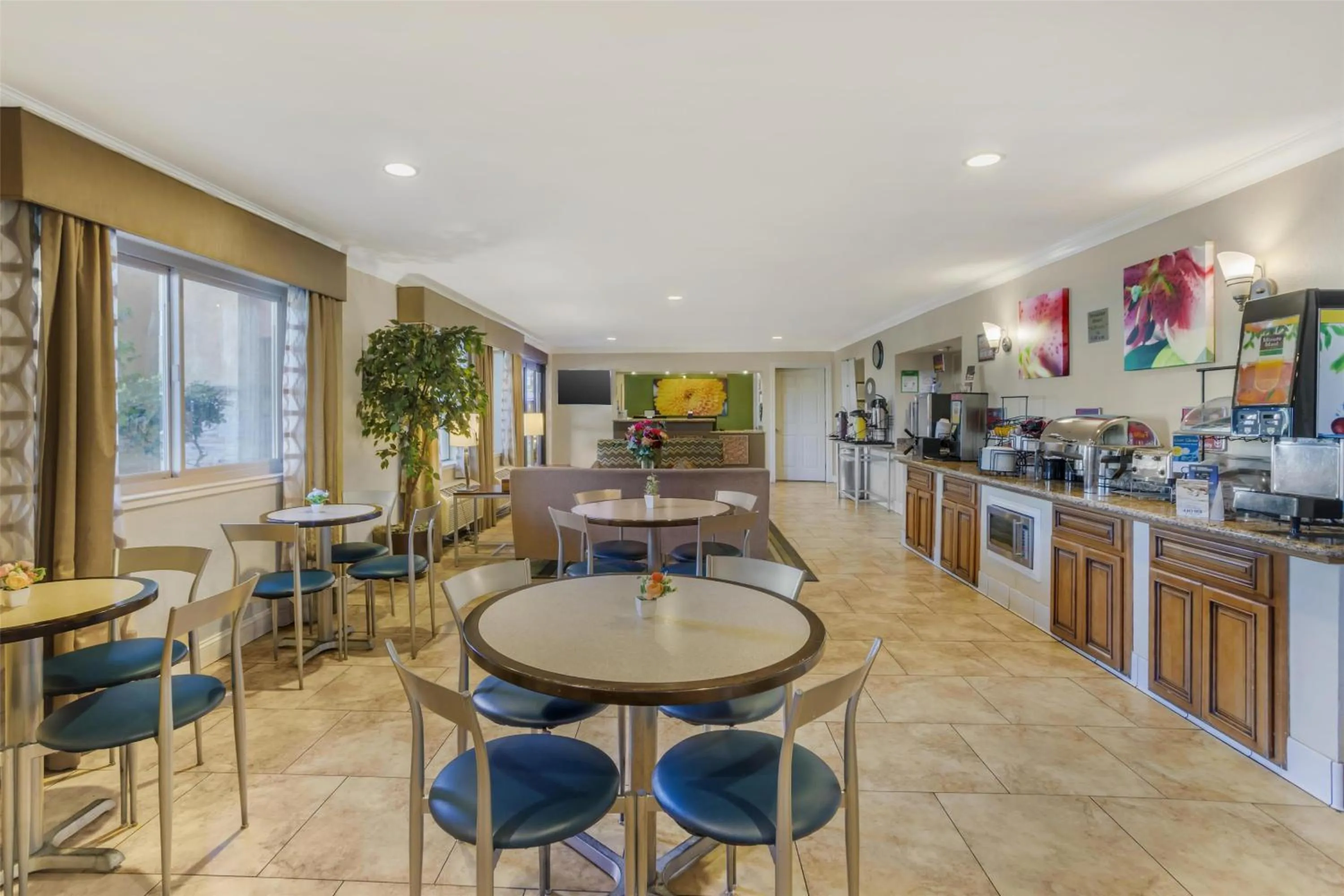 Breakfast in Best Western Plus Pleasanton Inn