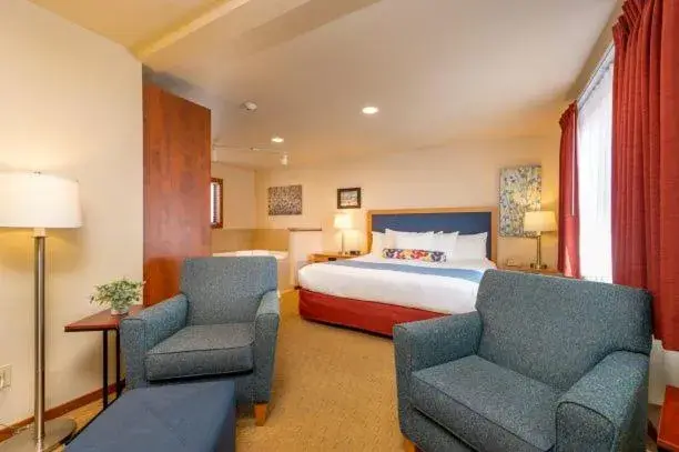 King Room with Spa Bath at the Obertal Inn in Obertal Inn King Room with Spa Bath at the Obertal Inn in Obertal Inn