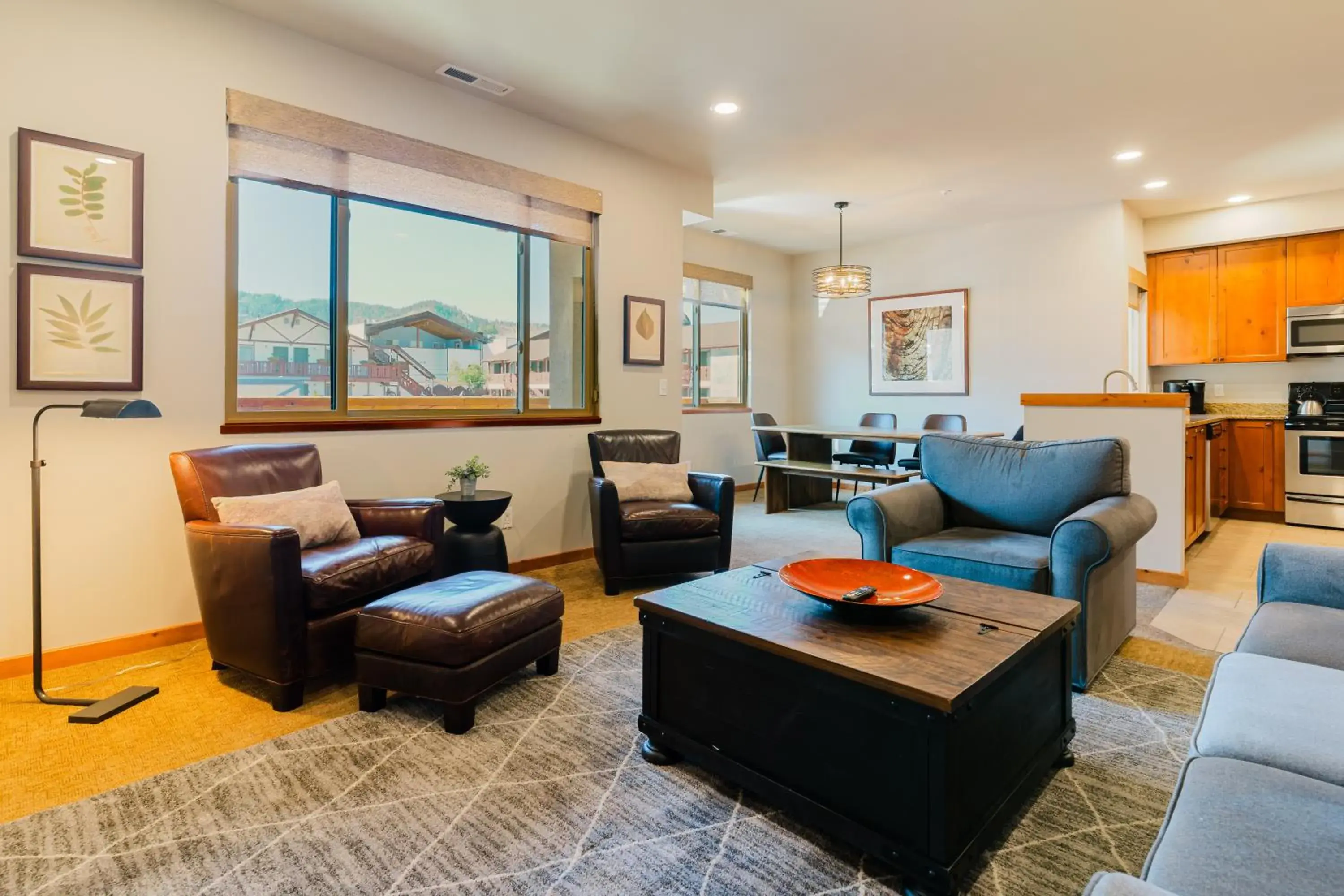 Two-Bedroom Townhouse Downtown - Across from the Obertal Inn in Obertal Inn Two-Bedroom Townhouse Downtown - Across from the Obertal Inn in Obertal Inn