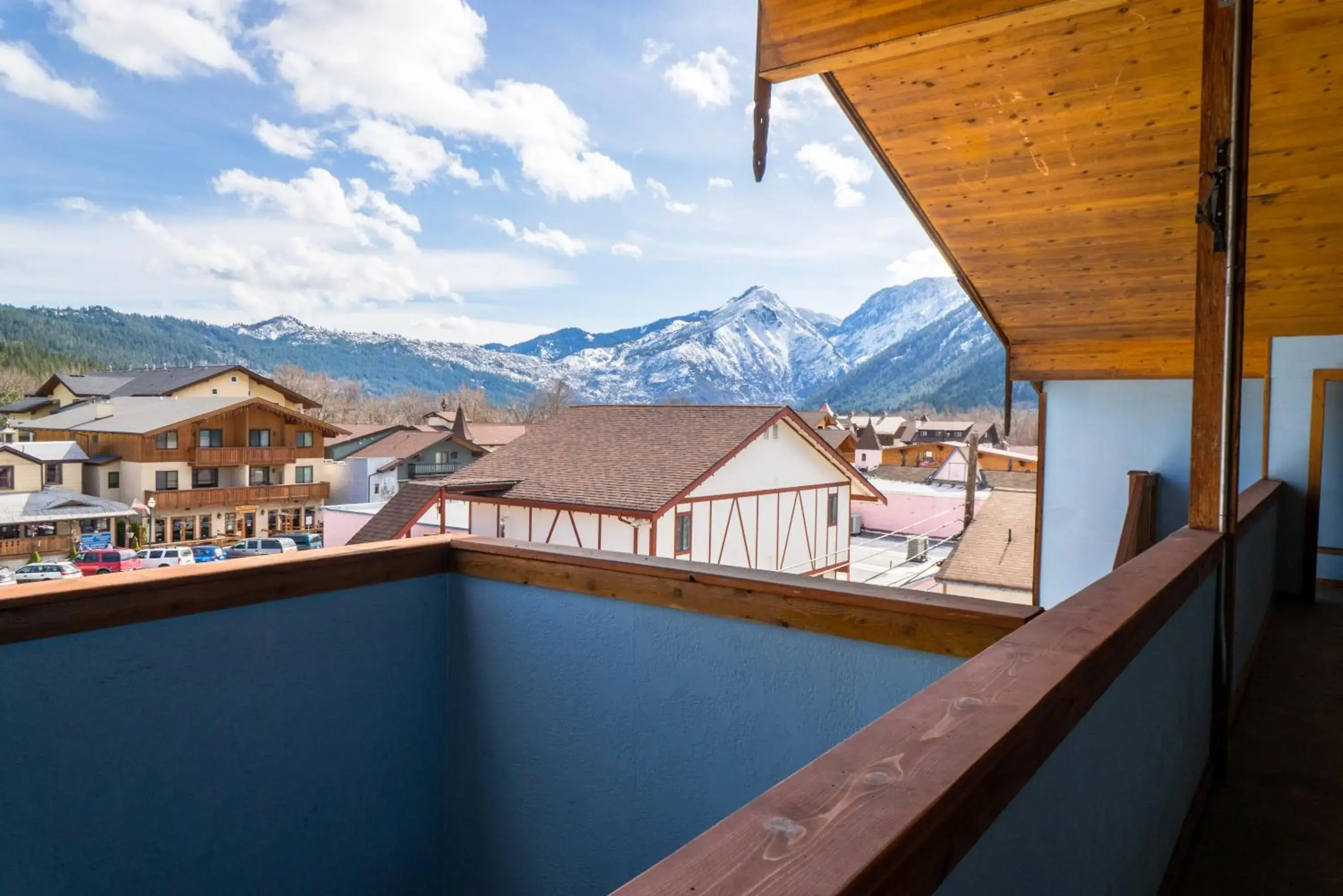 Dream Suites 1; Studio with Balcony (Located on Front Street in downtown Leavenworth, directly behind the Obertal Inn) in Obertal Inn Dream Suites 1; Studio with Balcony (Located on Front Street in downtown Leavenworth, directly behind the Obertal Inn) in Obertal Inn