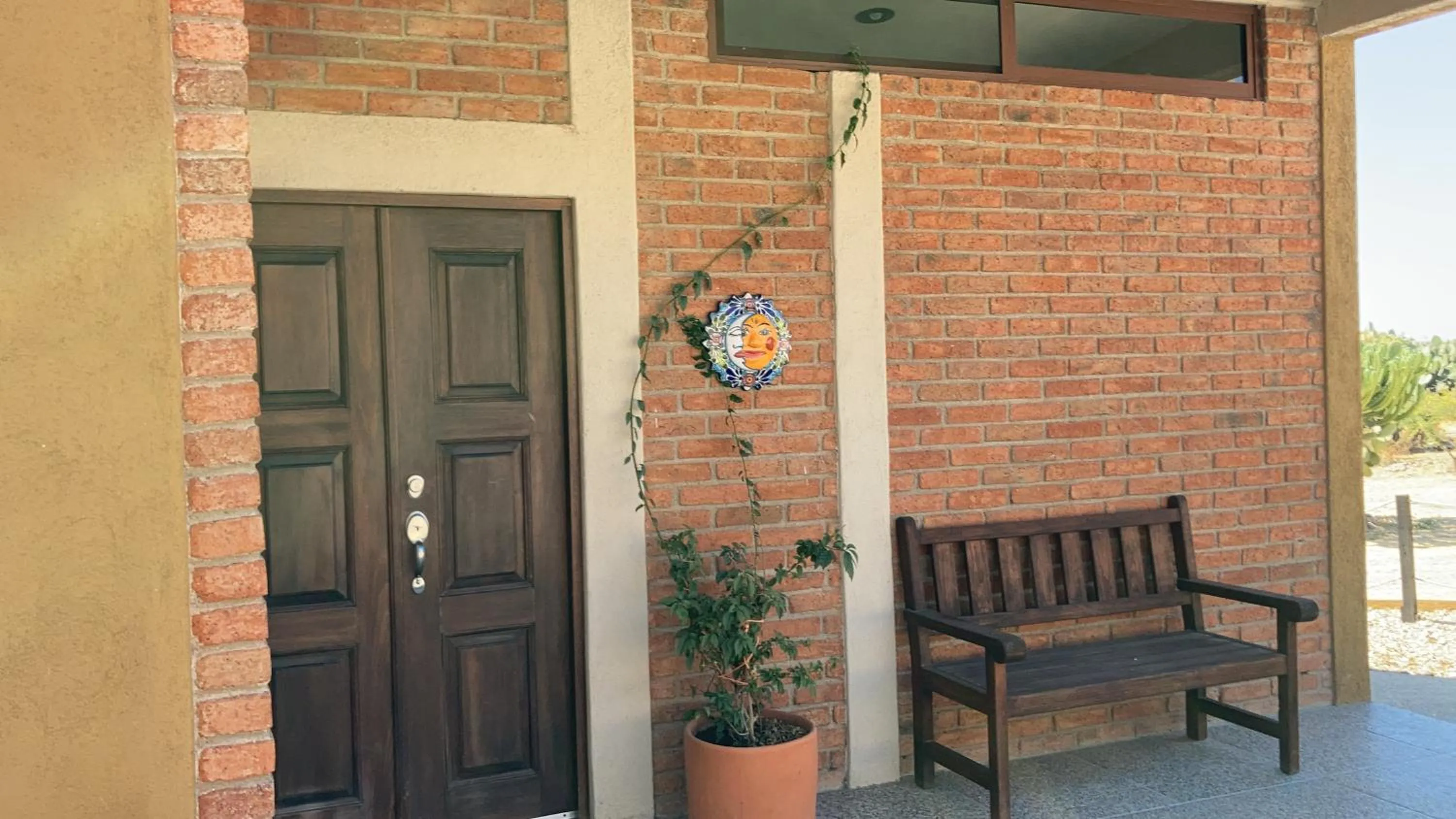 Facade/entrance in Gran Despertar El Faro