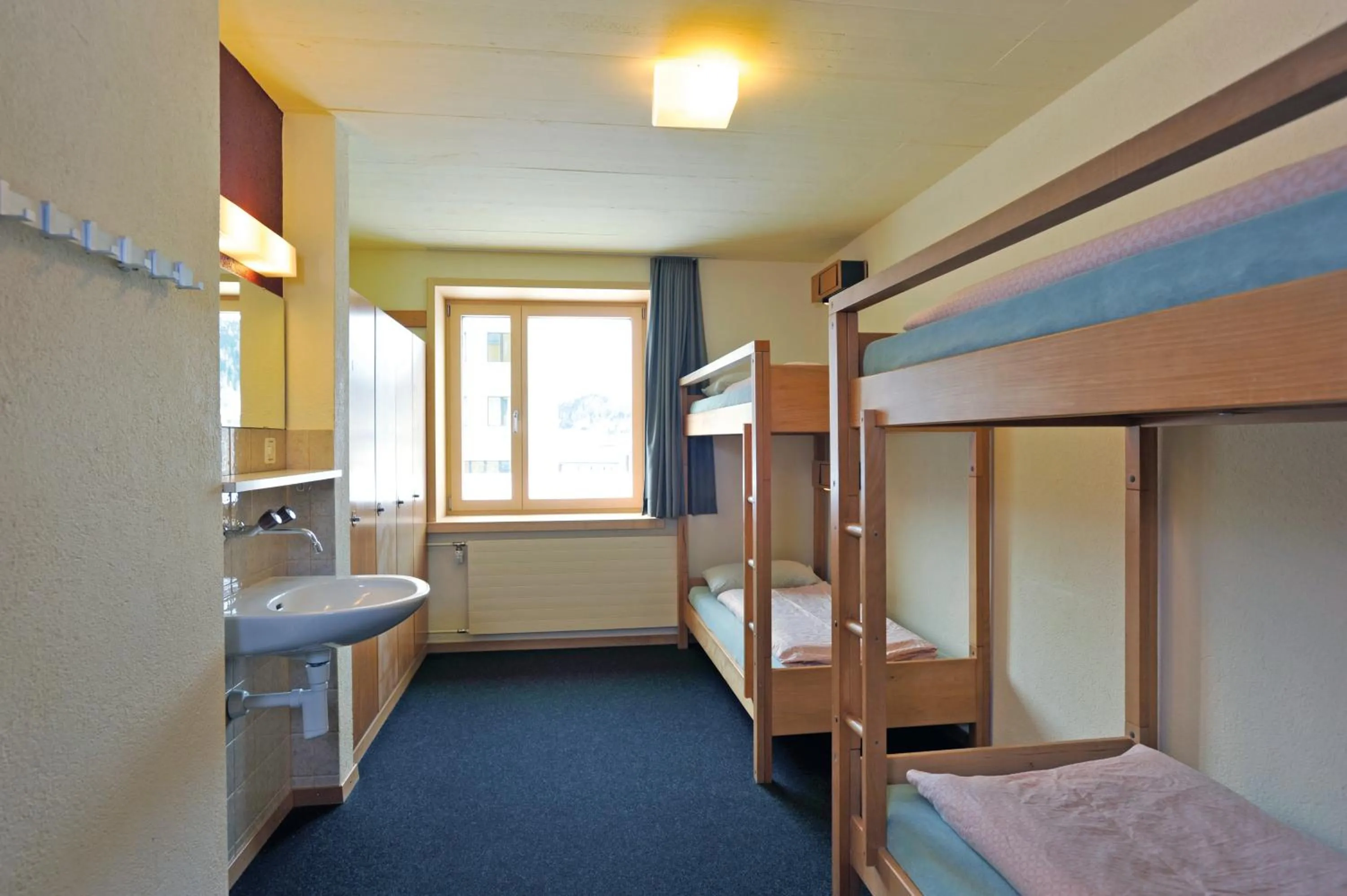 Bedroom, Bed in St. Moritz Youth Hostel