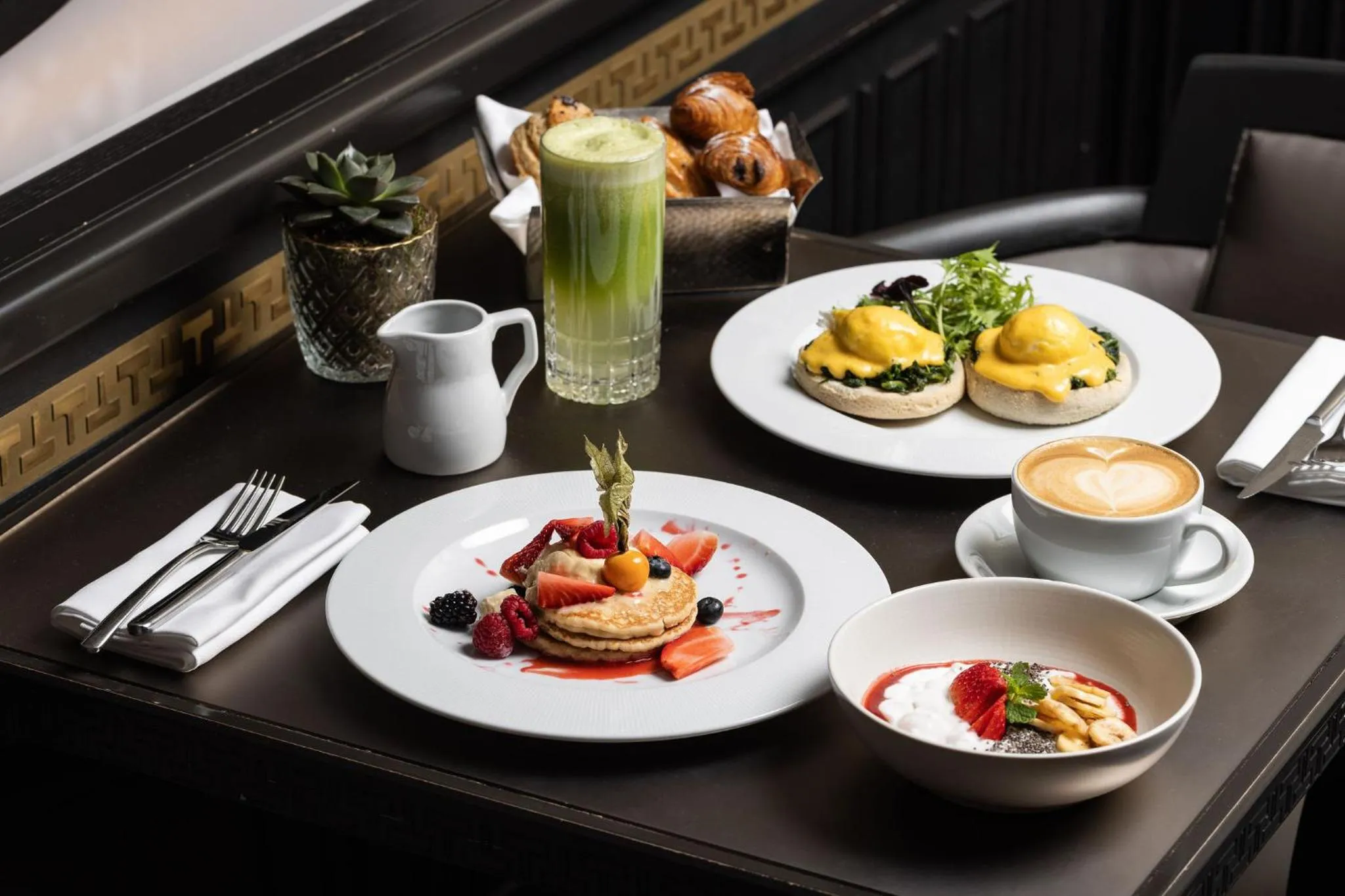 Food and drinks in 60 Hyde Park Gate Hotel