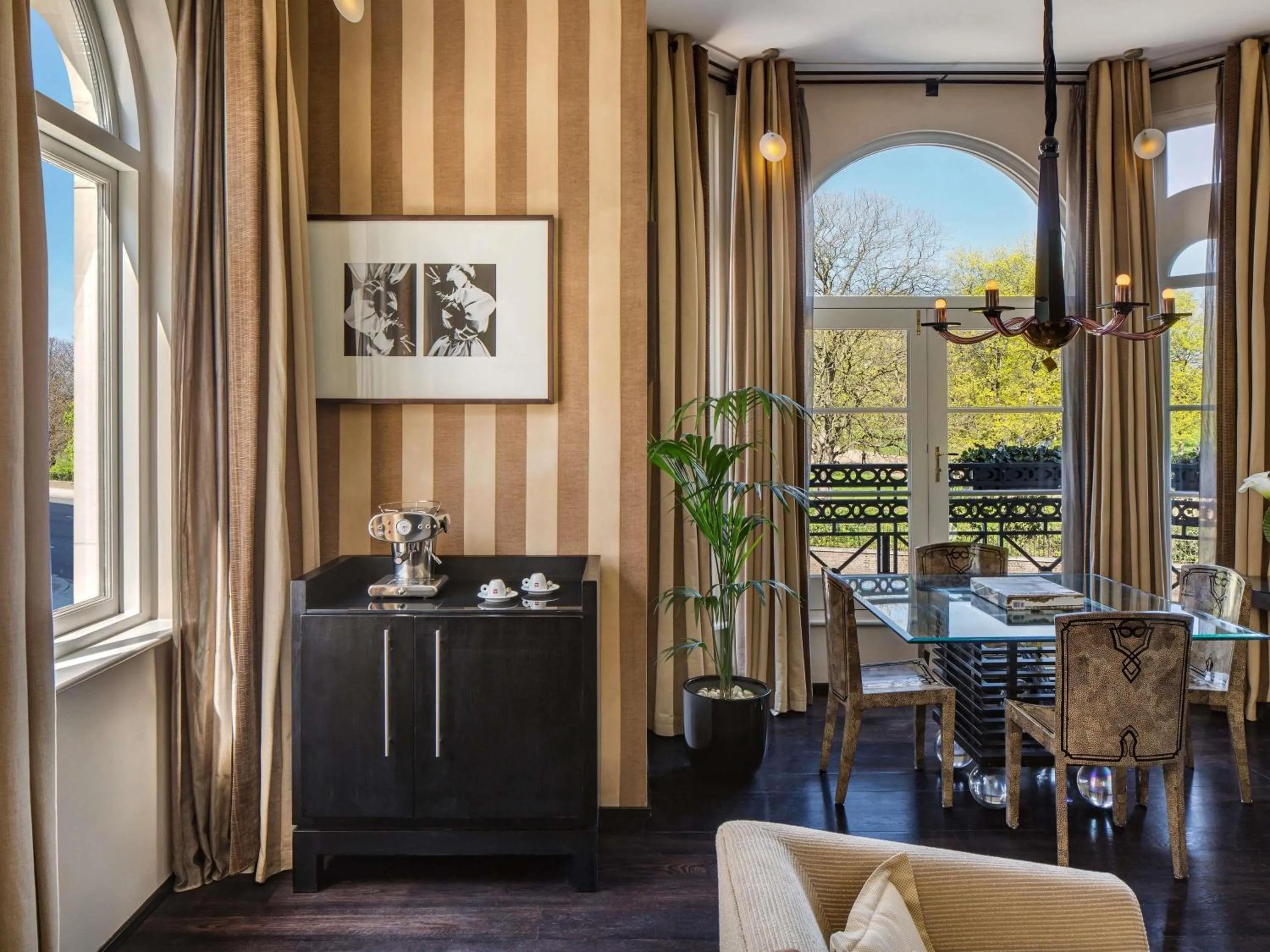 Bedroom in 60 Hyde Park Gate Hotel