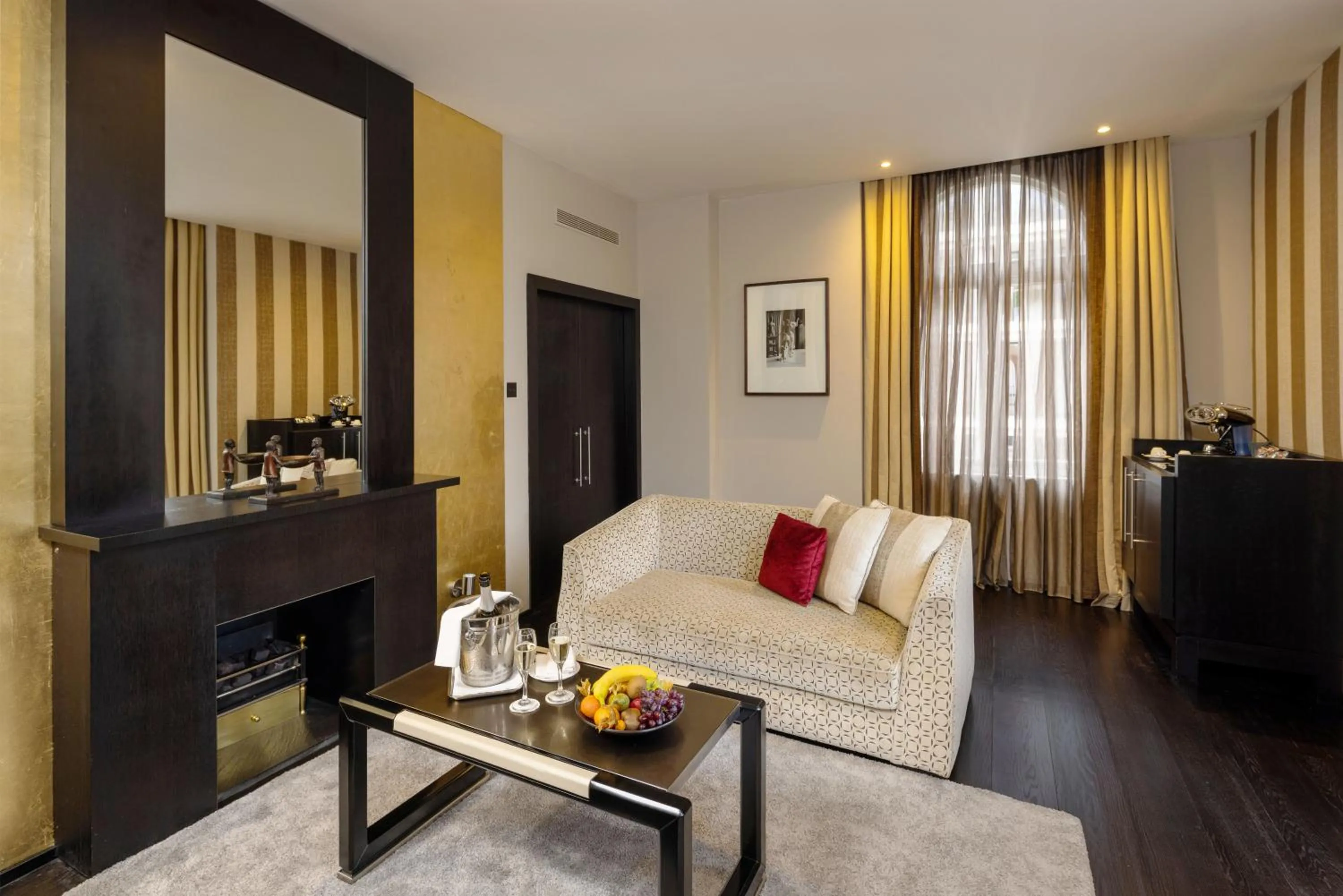 Living room in 60 Hyde Park Gate Hotel