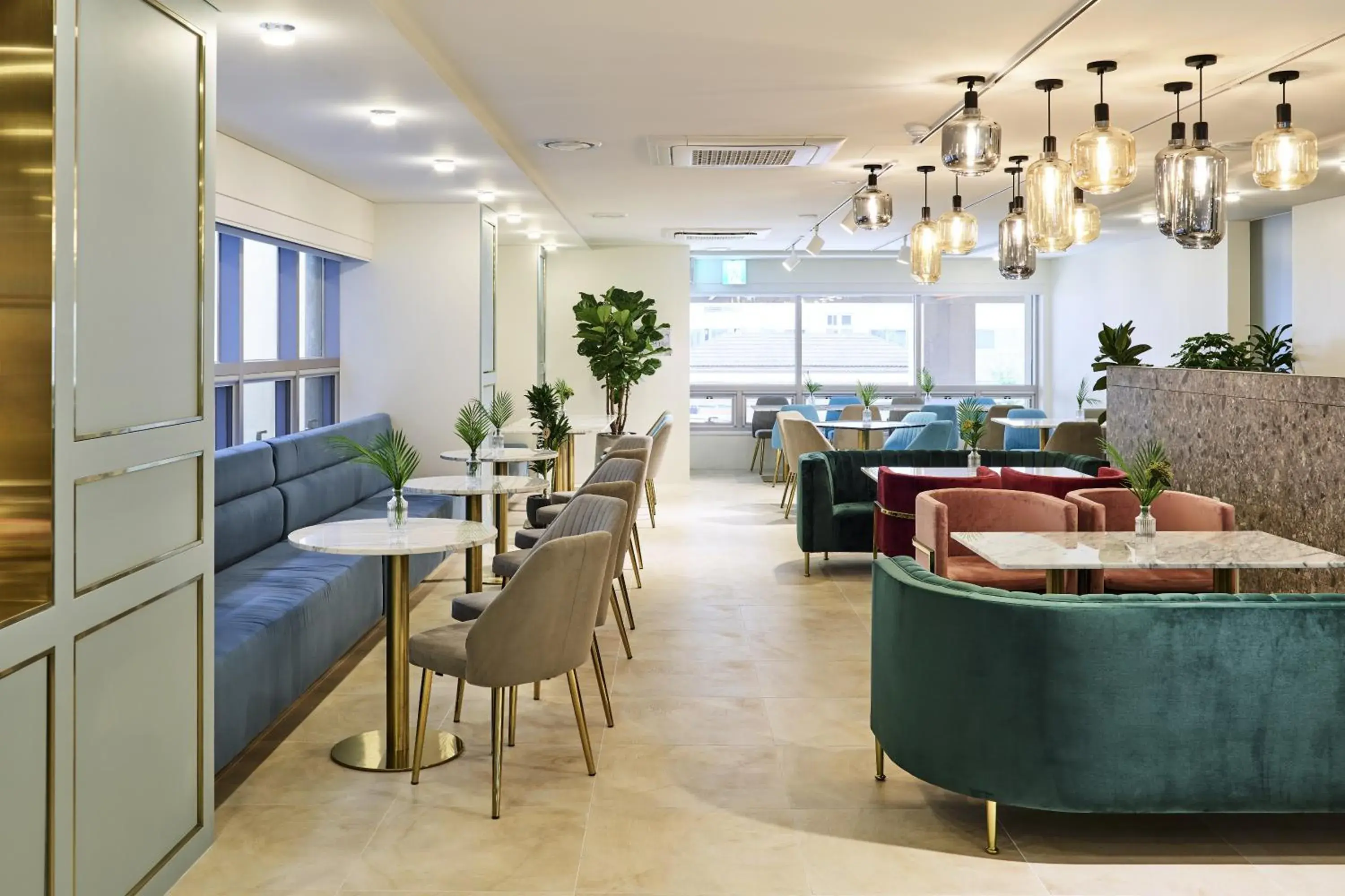 Restaurant/places to eat in Hotel NewV Restaurant/places to eat in Hotel NewV