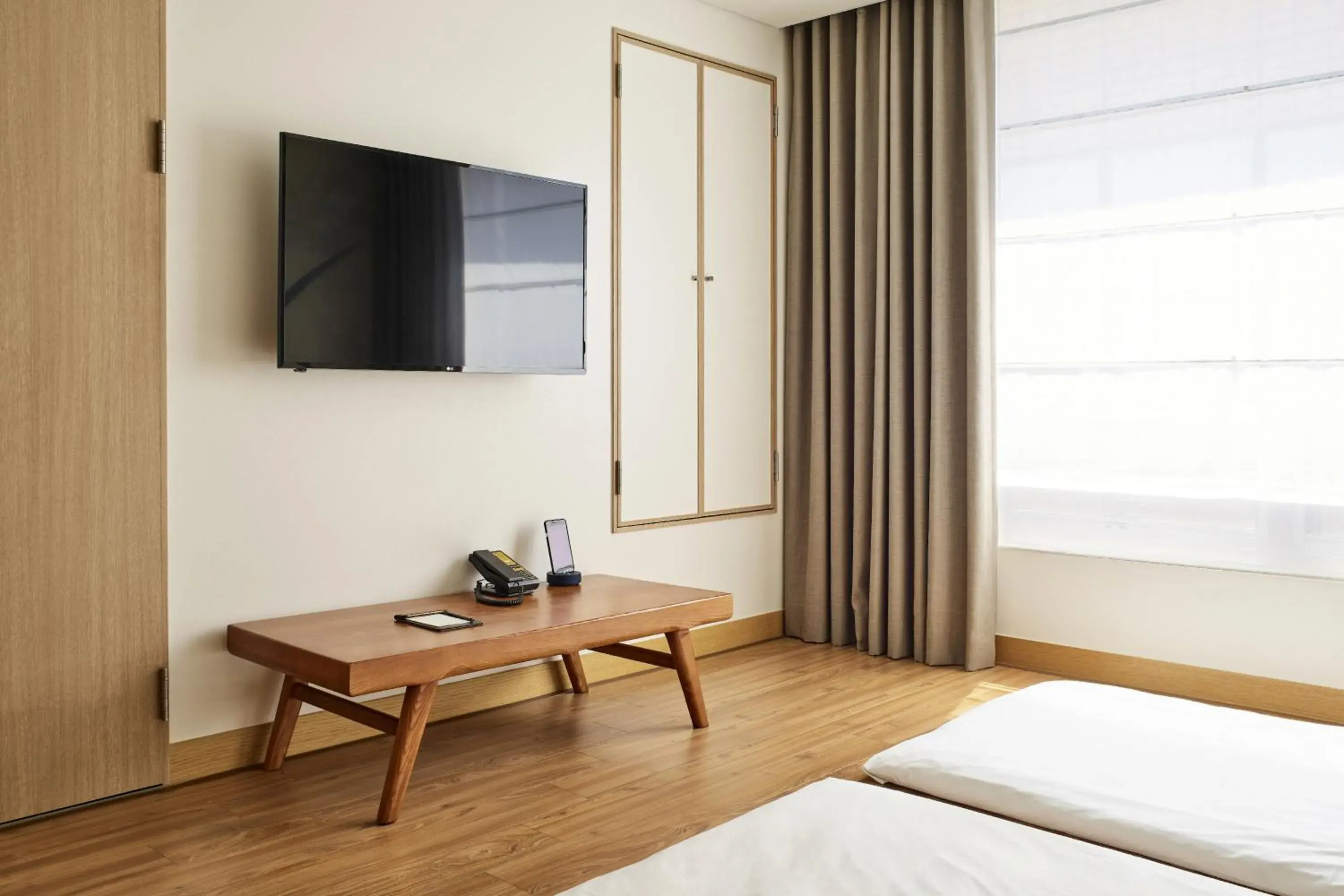 TV and multimedia, Bed in Hotel NewV TV and multimedia, Bed in Hotel NewV