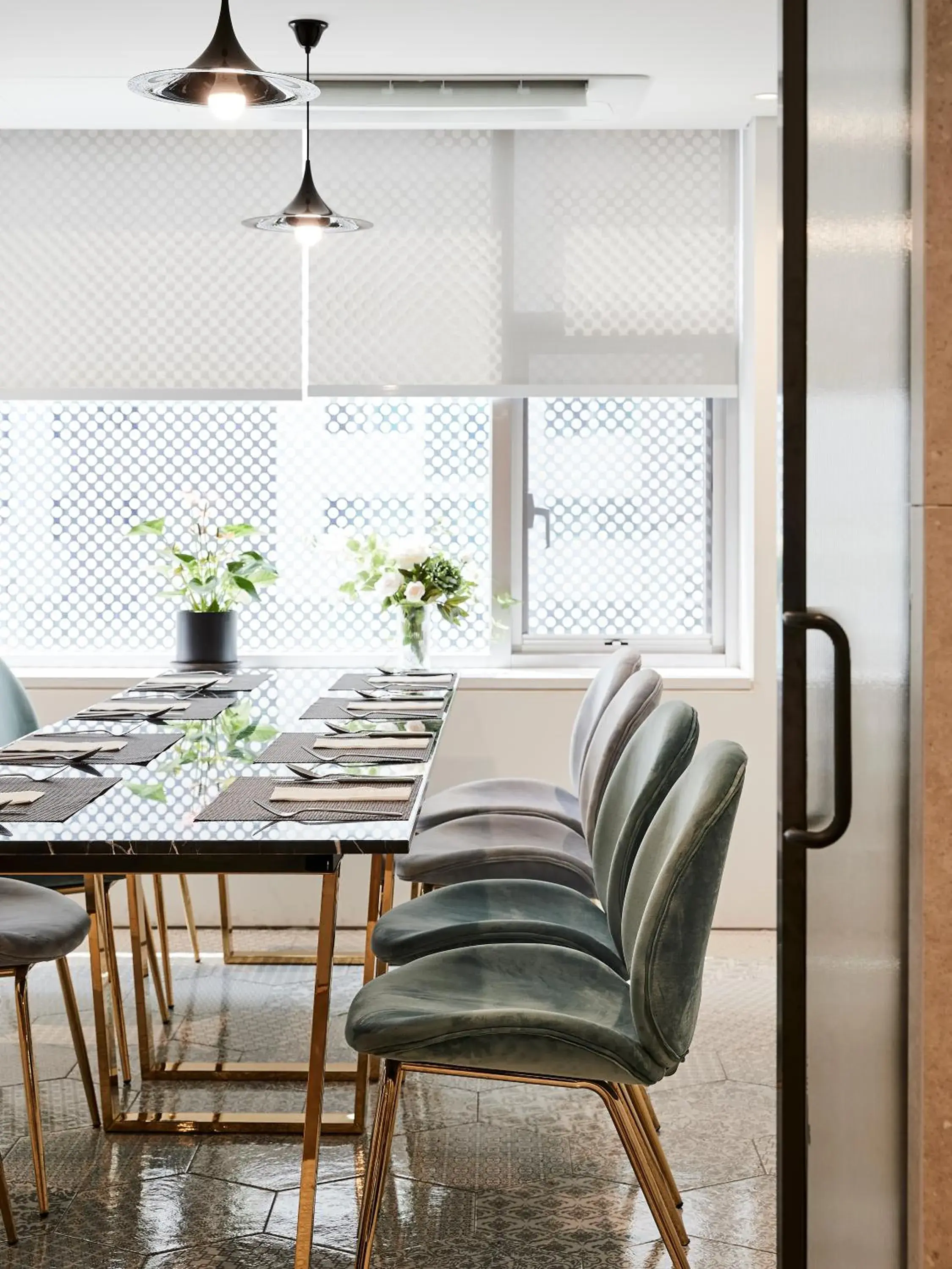 Restaurant/places to eat in Hotel NewV Restaurant/places to eat in Hotel NewV