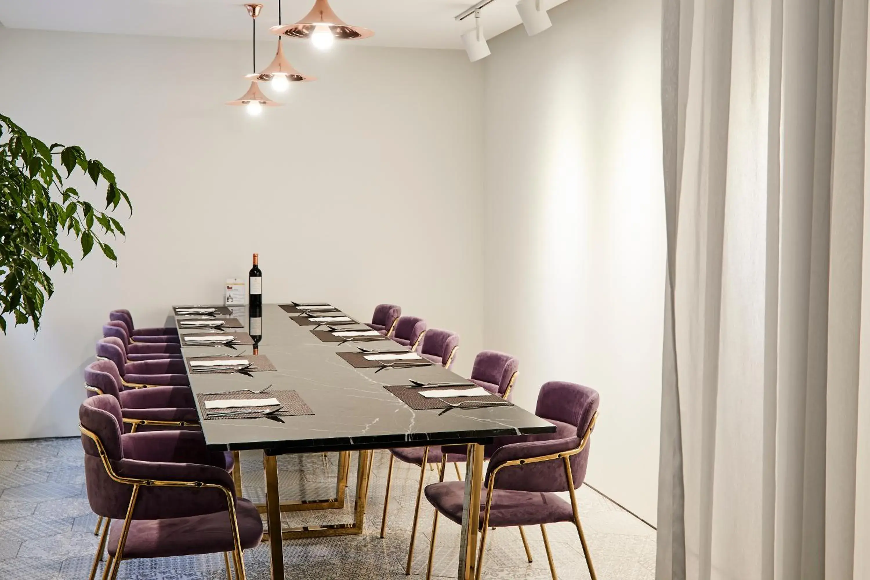 Restaurant/places to eat in Hotel NewV Restaurant/places to eat in Hotel NewV