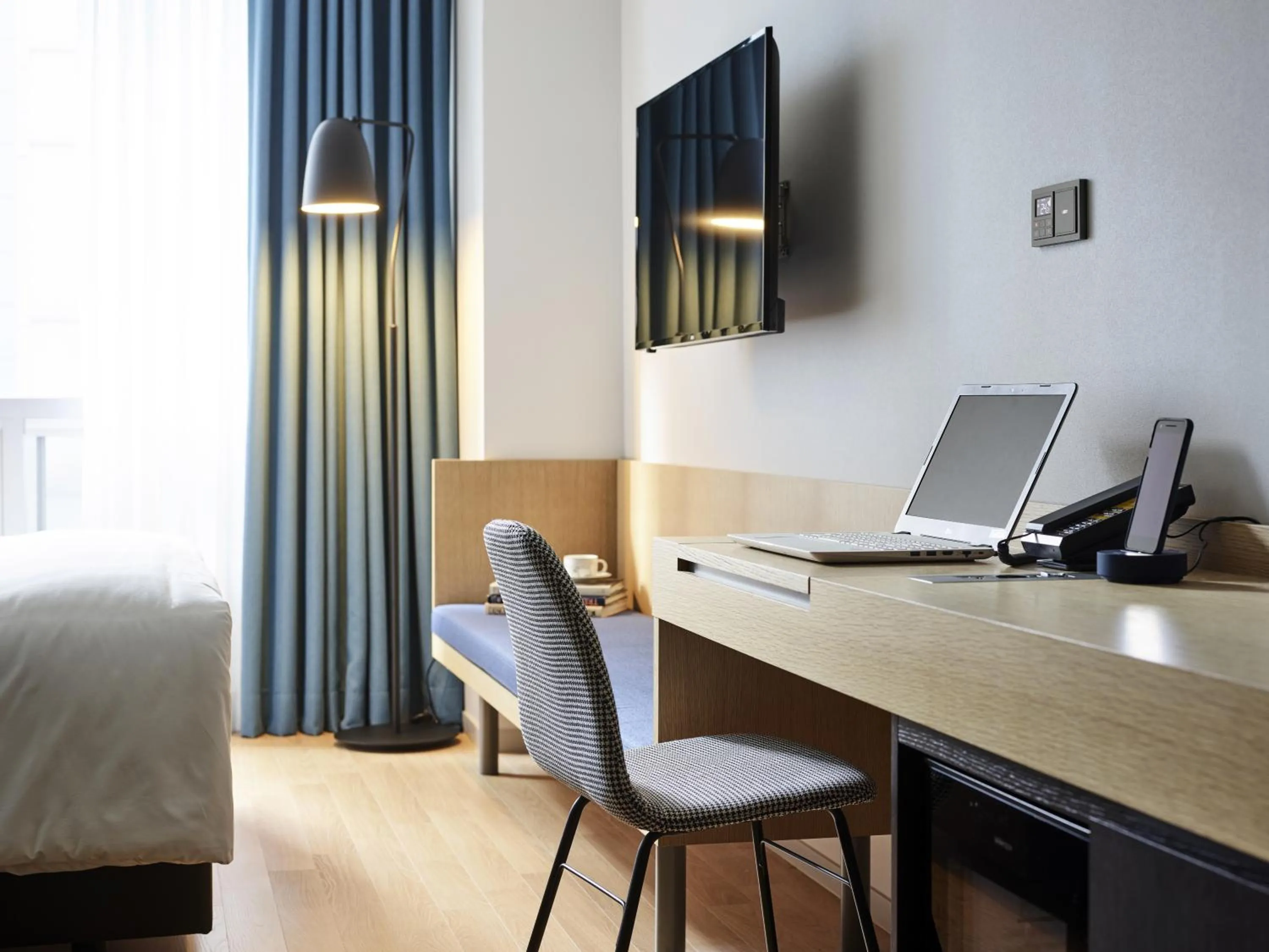 TV and multimedia, Bed in Hotel NewV