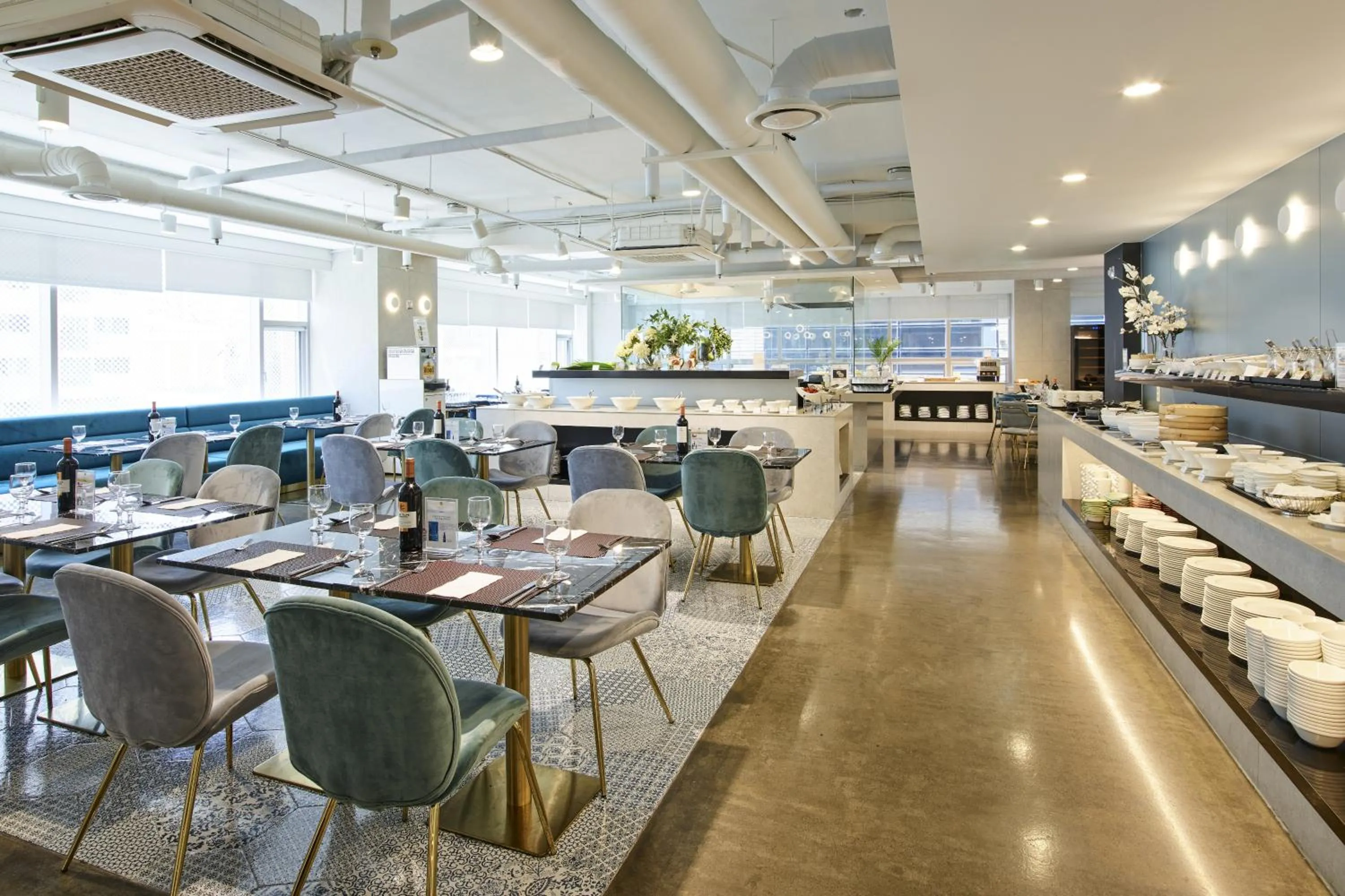 Restaurant/places to eat in Hotel NewV