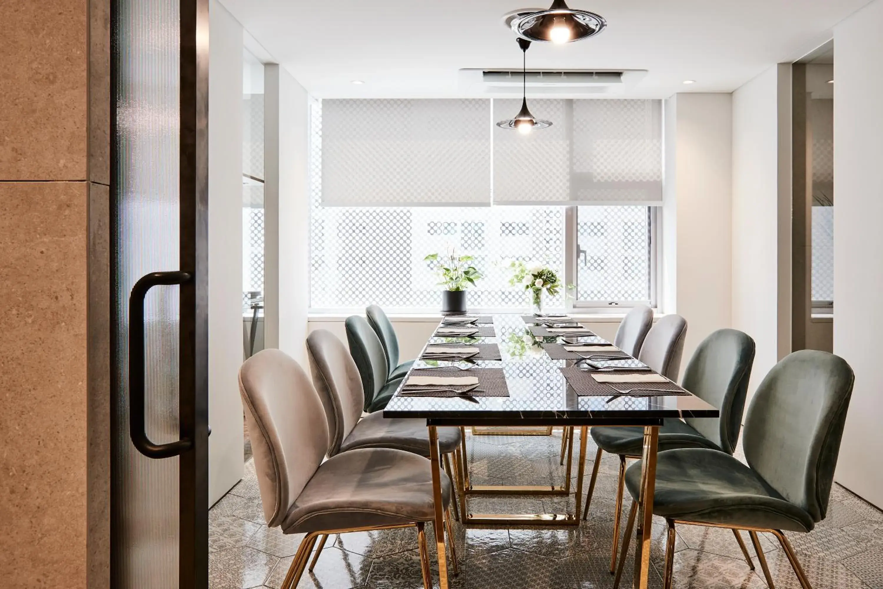 Restaurant/places to eat in Hotel NewV Restaurant/places to eat in Hotel NewV