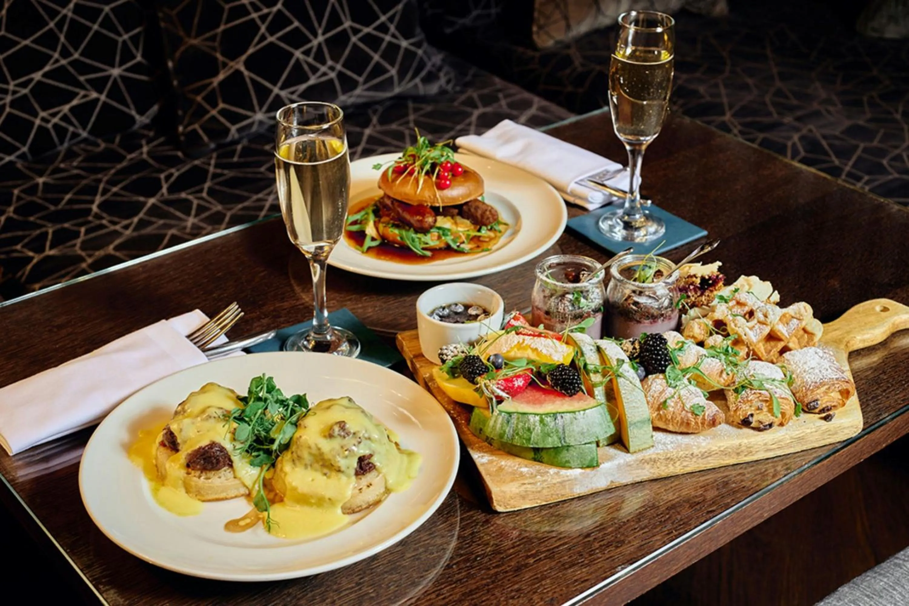 Restaurant/places to eat in Sheraton Grand Hotel & Spa